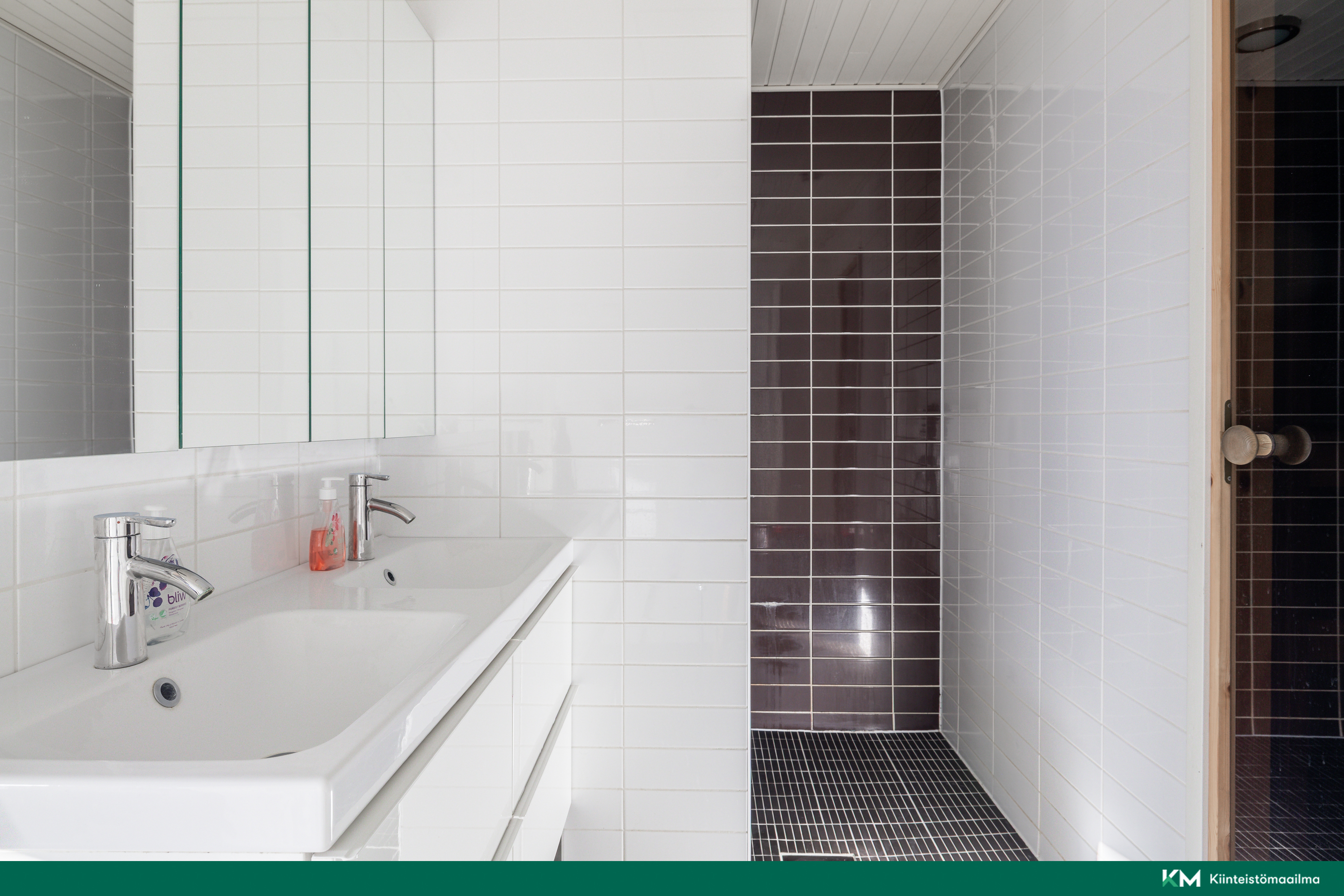 Alakerran kylpyhuone