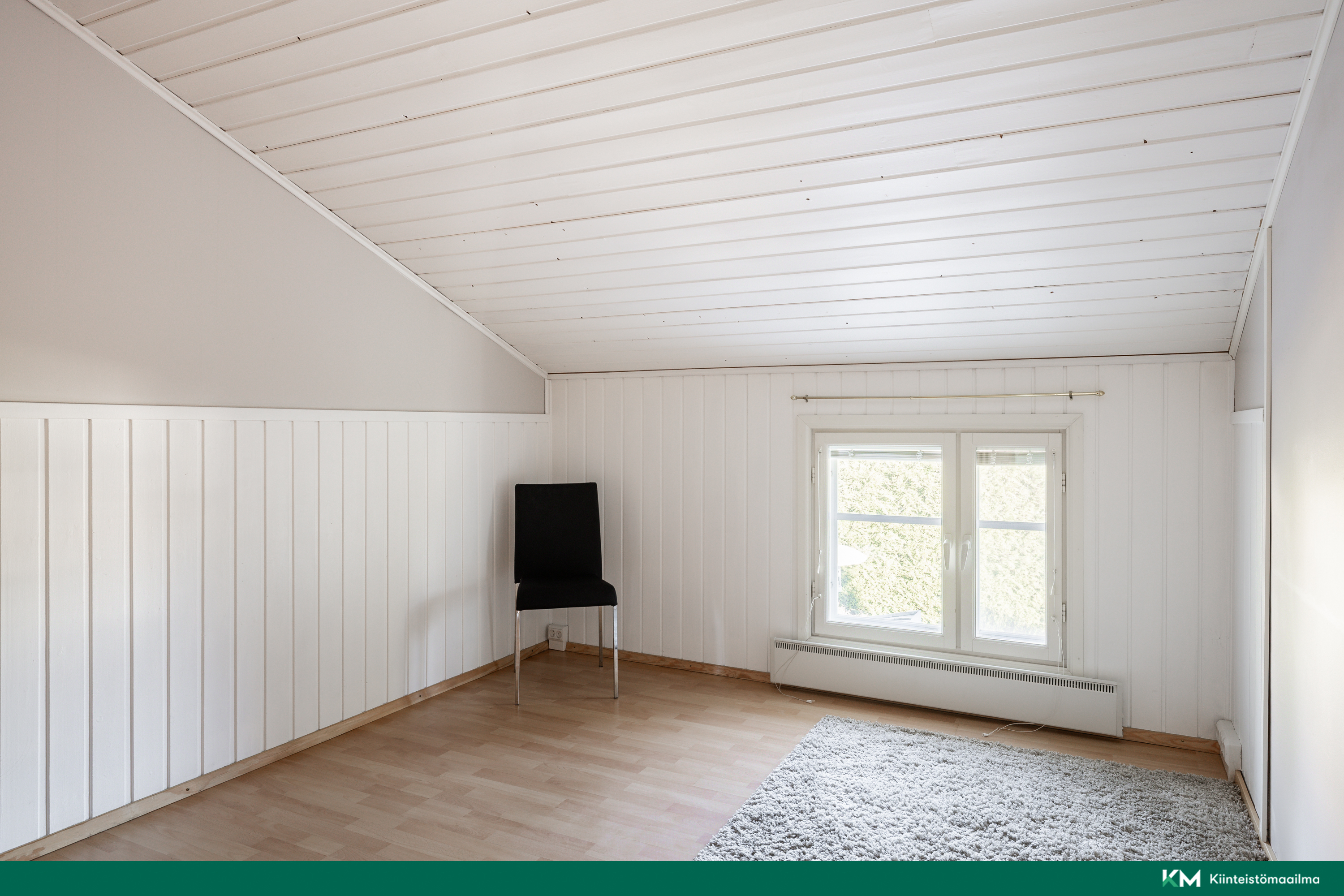 Yläkerran makuuhuone 1