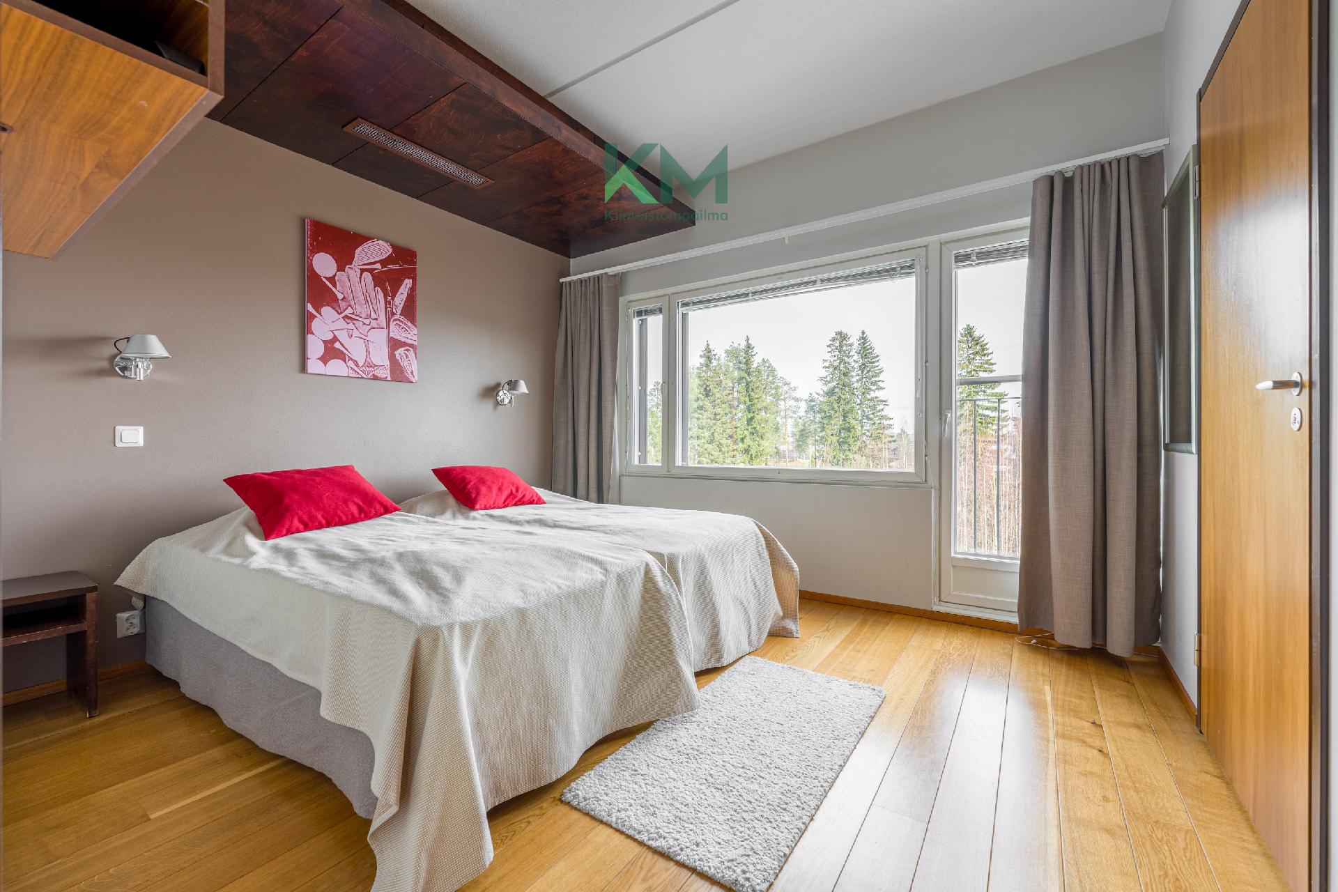 Makuuhuoneissa ranskalainen pareveke