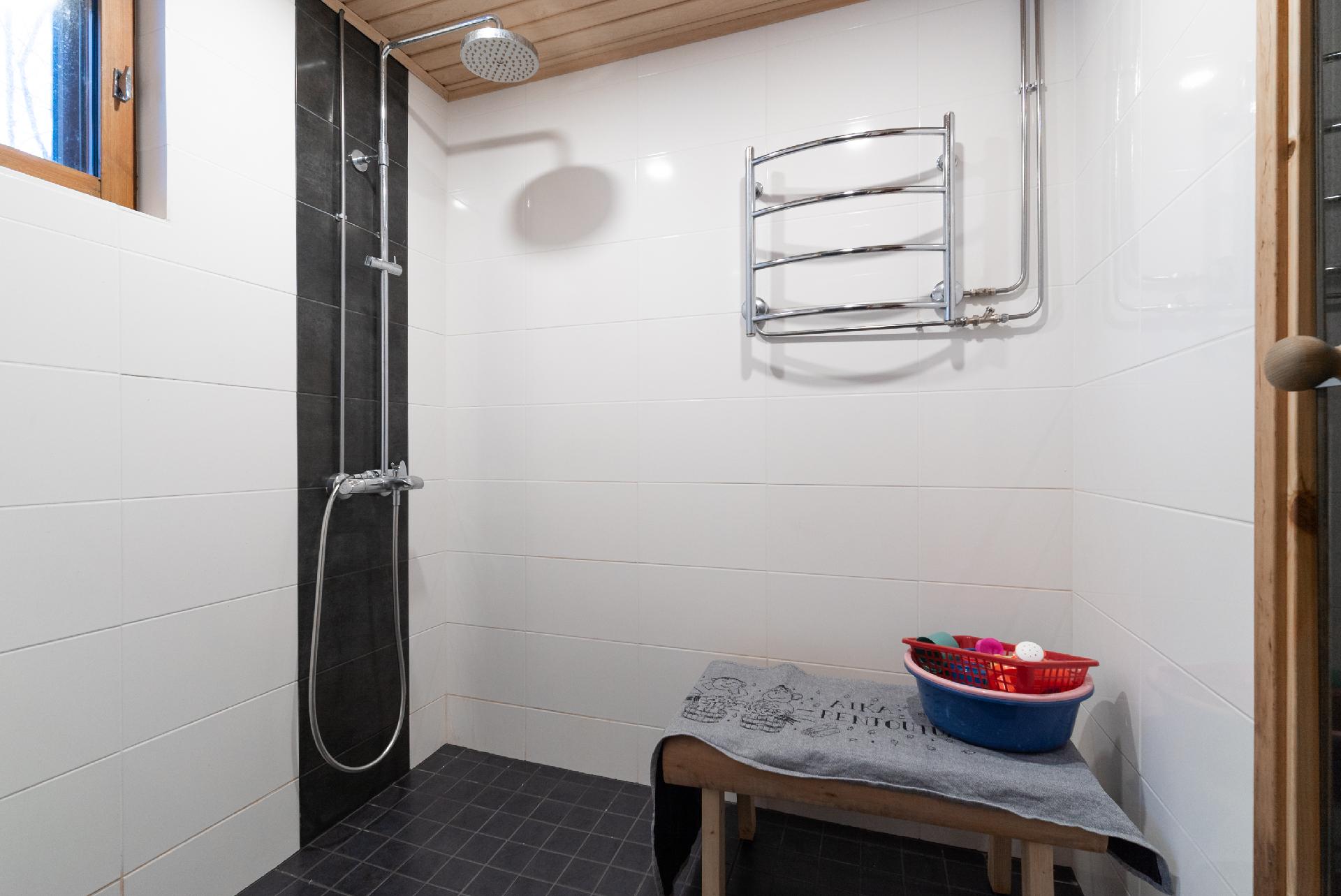 Remontoitu kylpyhuone