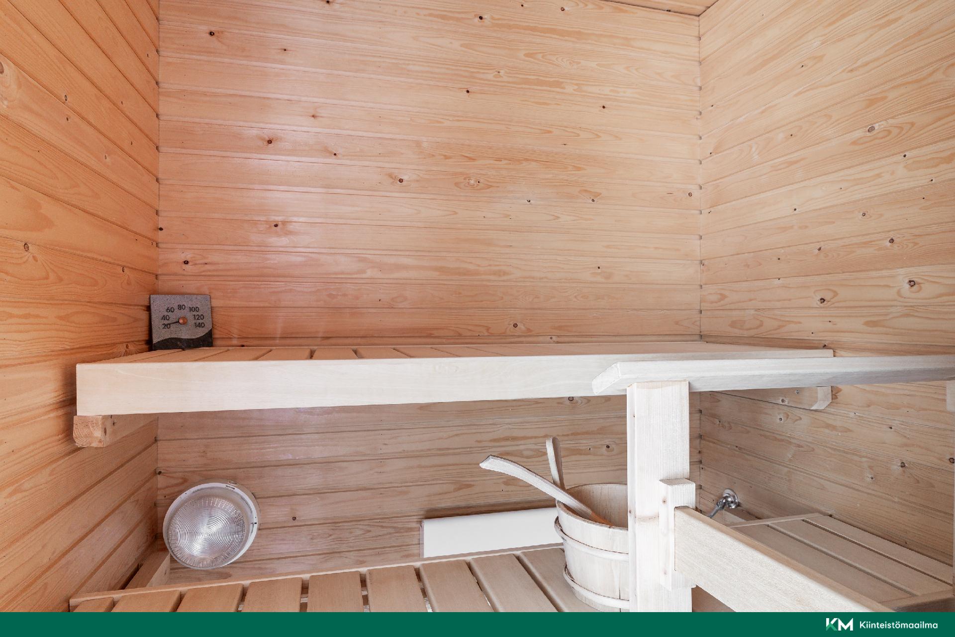 Aurinkotuulenkatu 12, Aurinkolahti, Helsinki