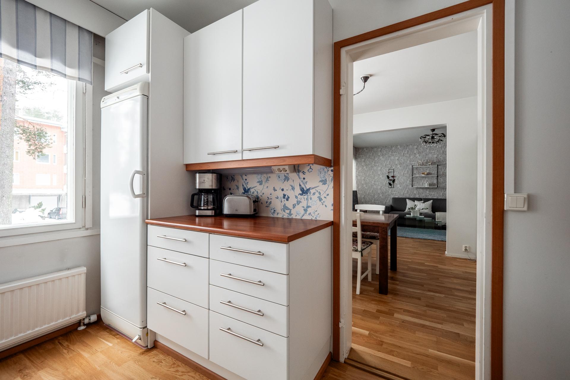 Keittiötä laajennettu