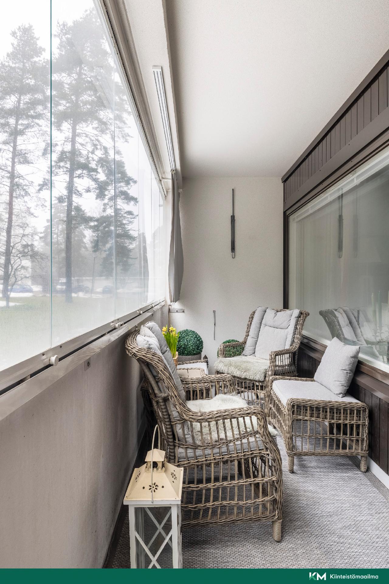 Lasitettu parveke on kuin olohuoneen jatke