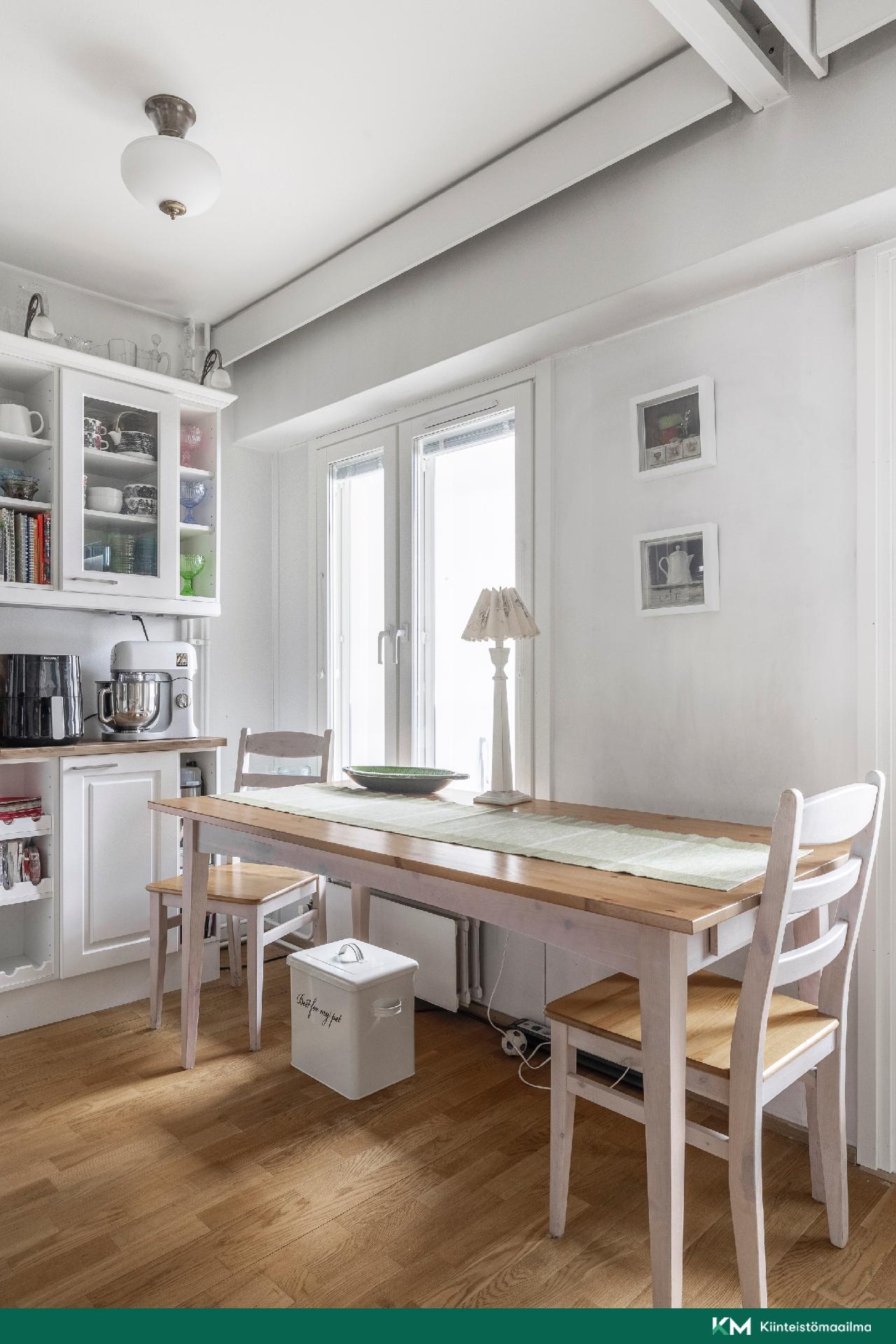 Ruokailutilaan mahtuu ruokailuryhmä