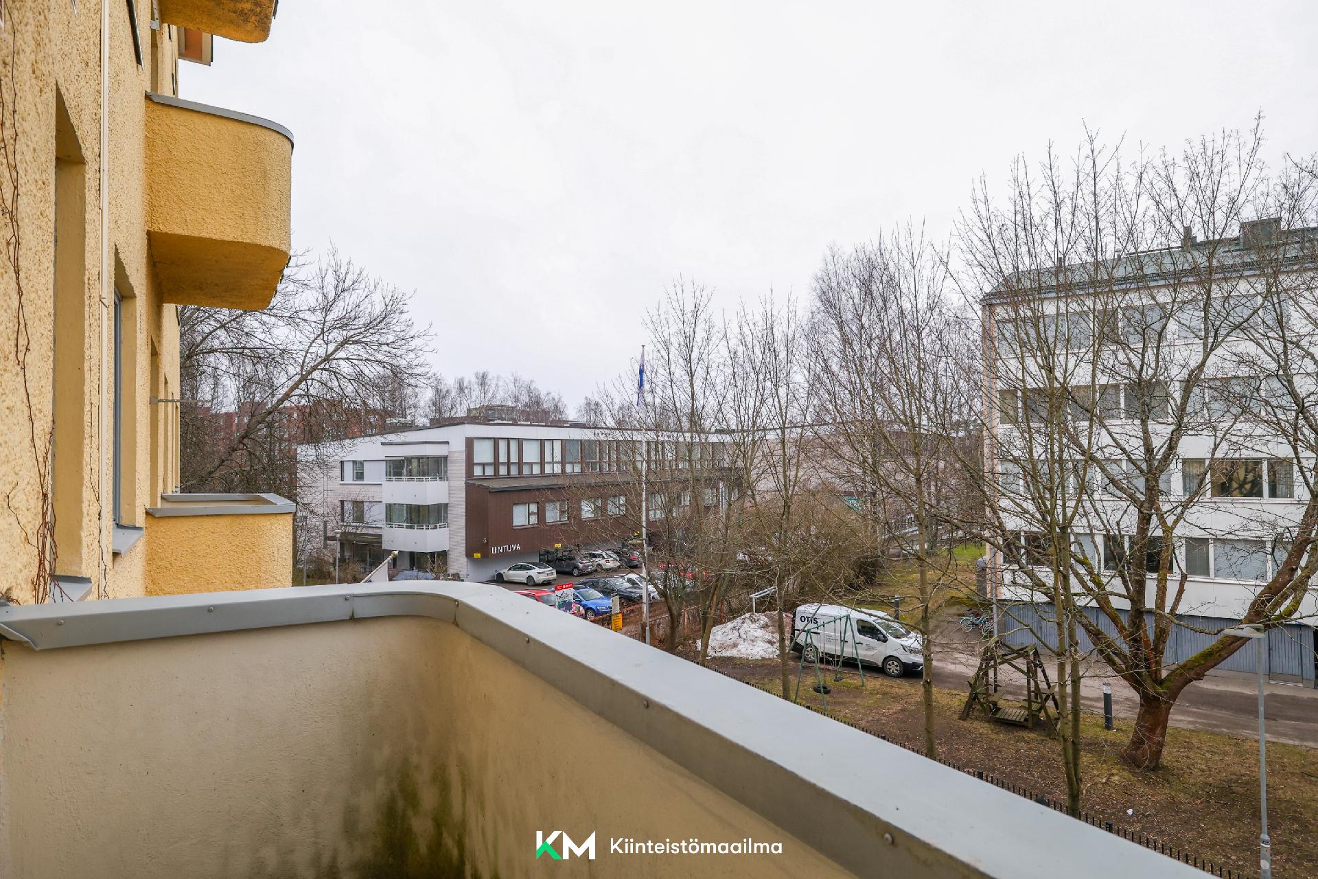 makuuhuoneesta kulku parvekkeelle