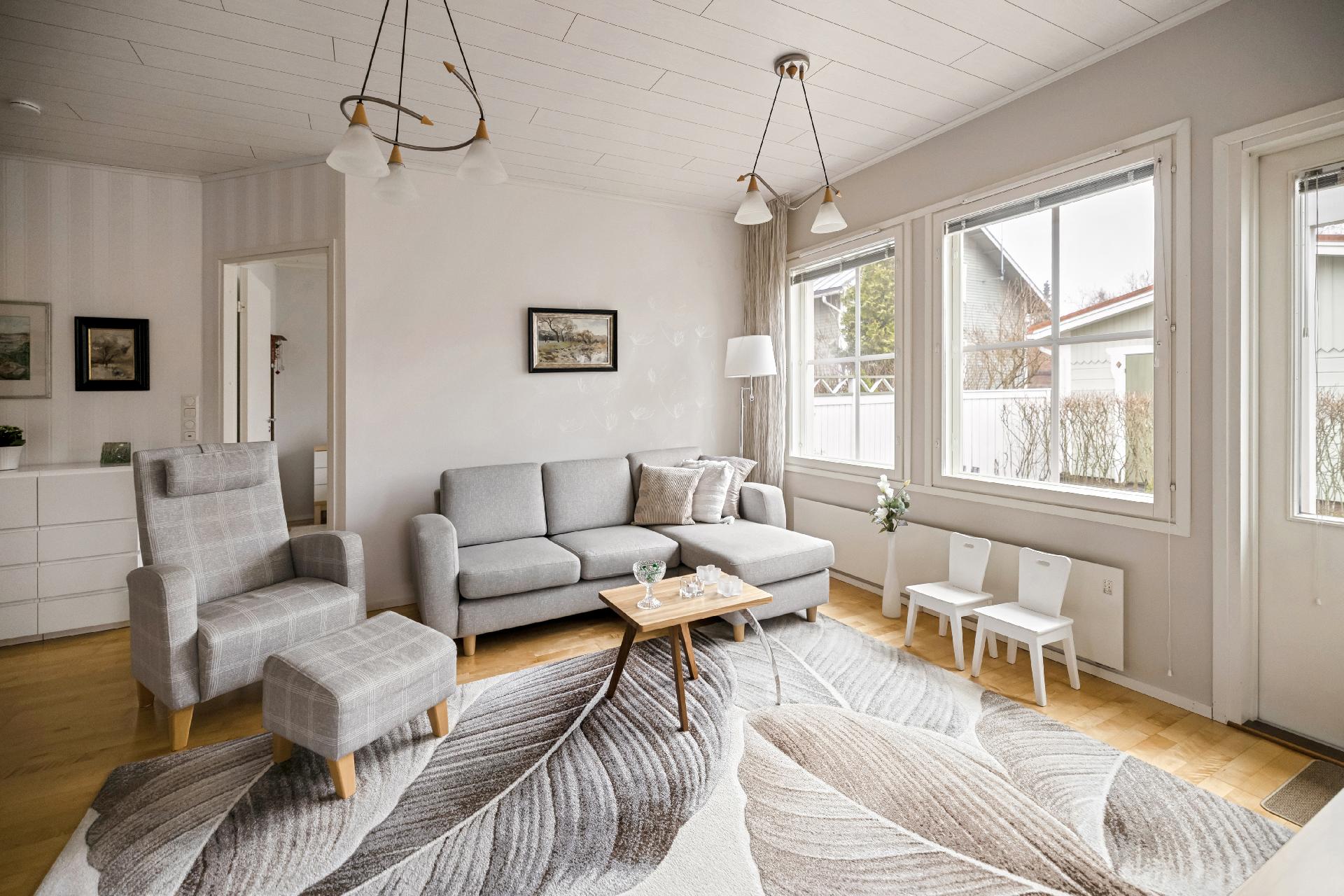 Olohuoneesta on käynti terassille