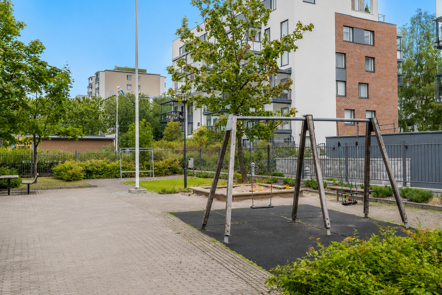 Nahkahousuntie 7, Lauttasaari, Helsinki