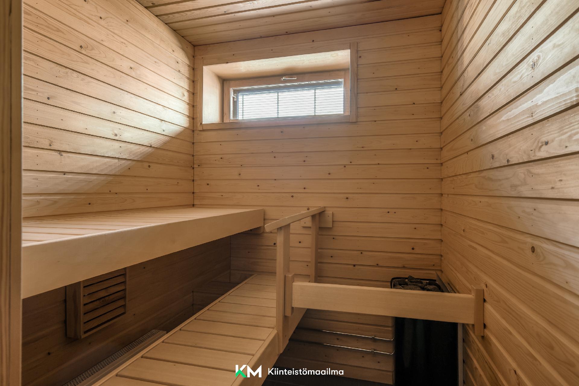 Nahkahousuntie 7, Lauttasaari, Helsinki