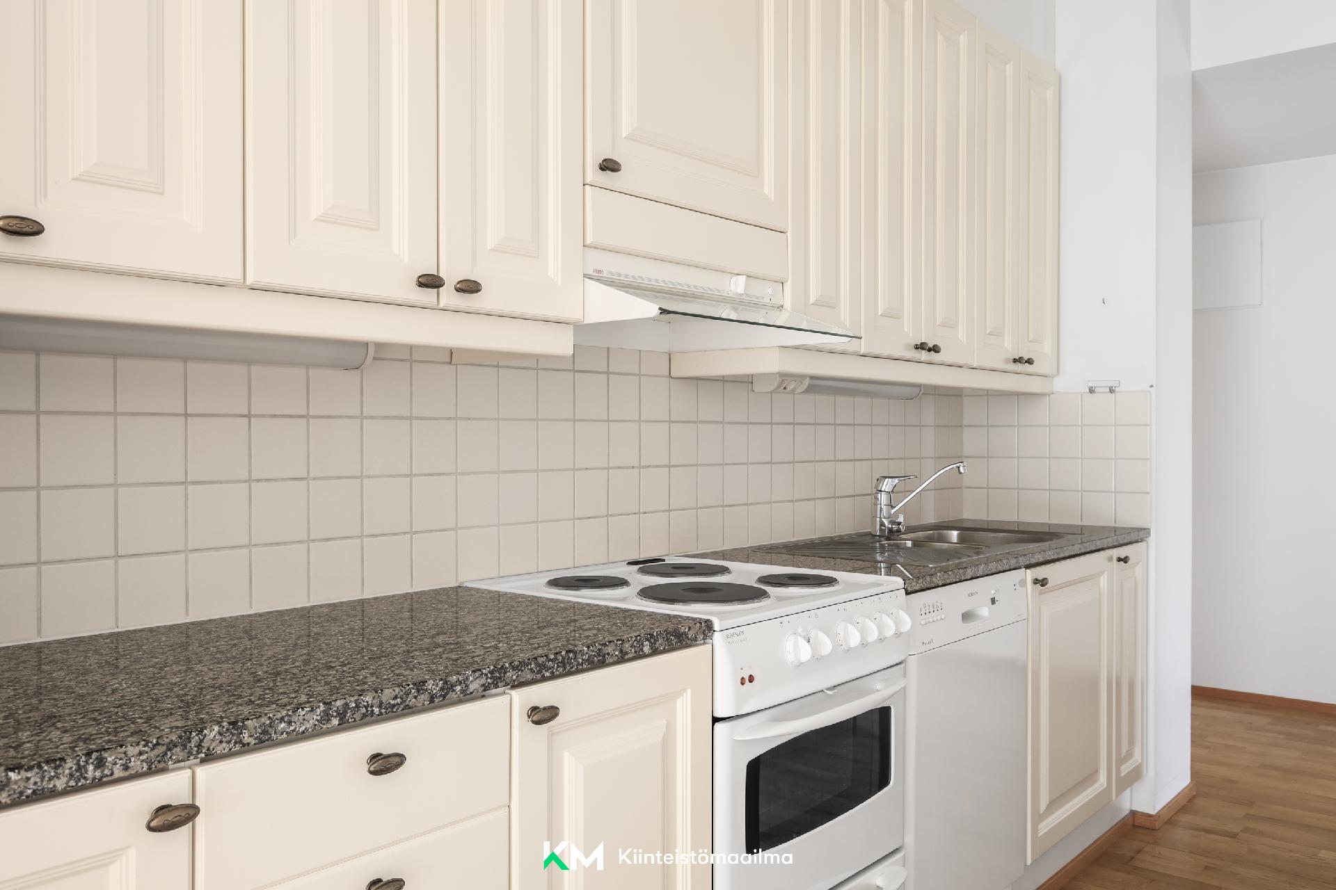 Nahkahousuntie 7, Lauttasaari, Helsinki