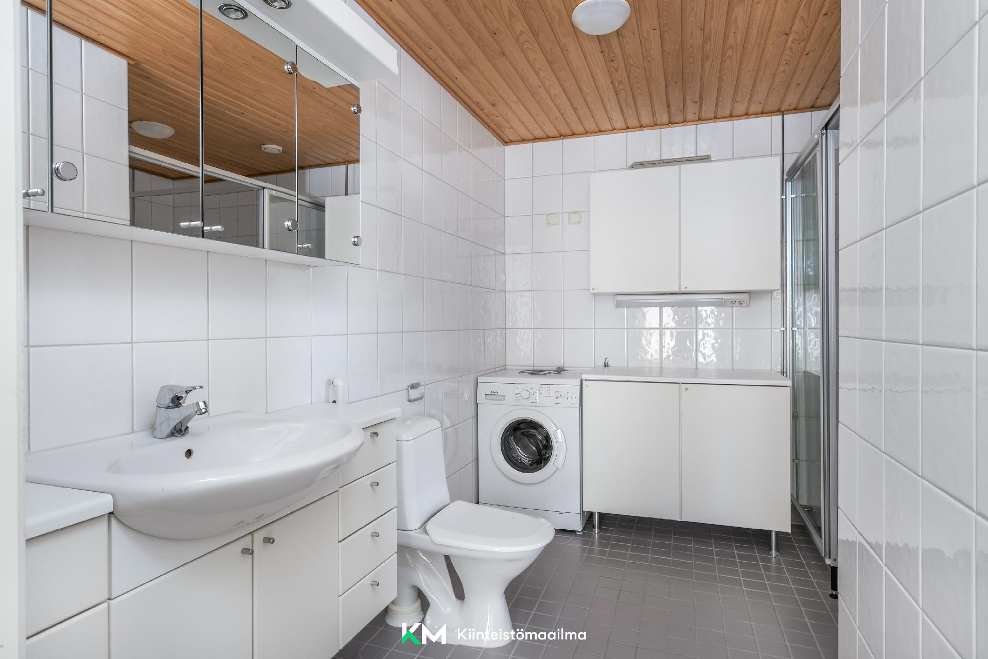 Nahkahousuntie 7, Lauttasaari, Helsinki