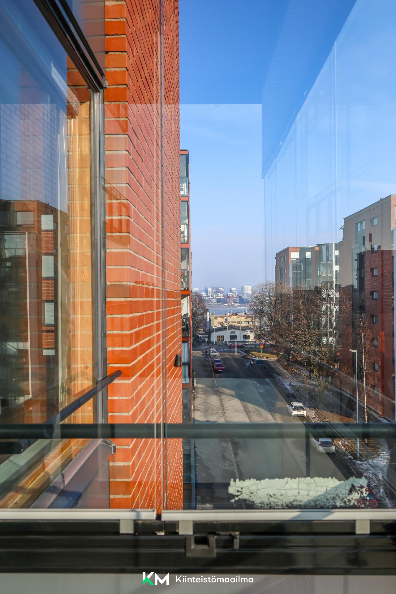 Nahkahousuntie 7, Lauttasaari, Helsinki