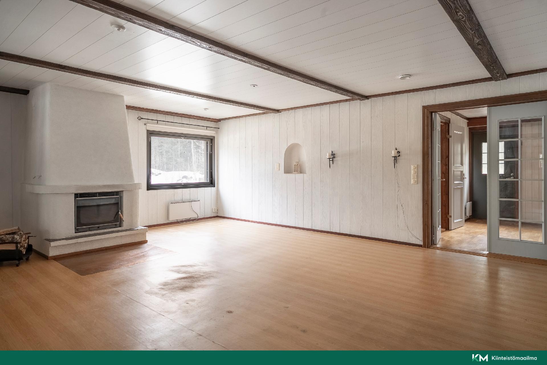 Iso takka olohuoneessa