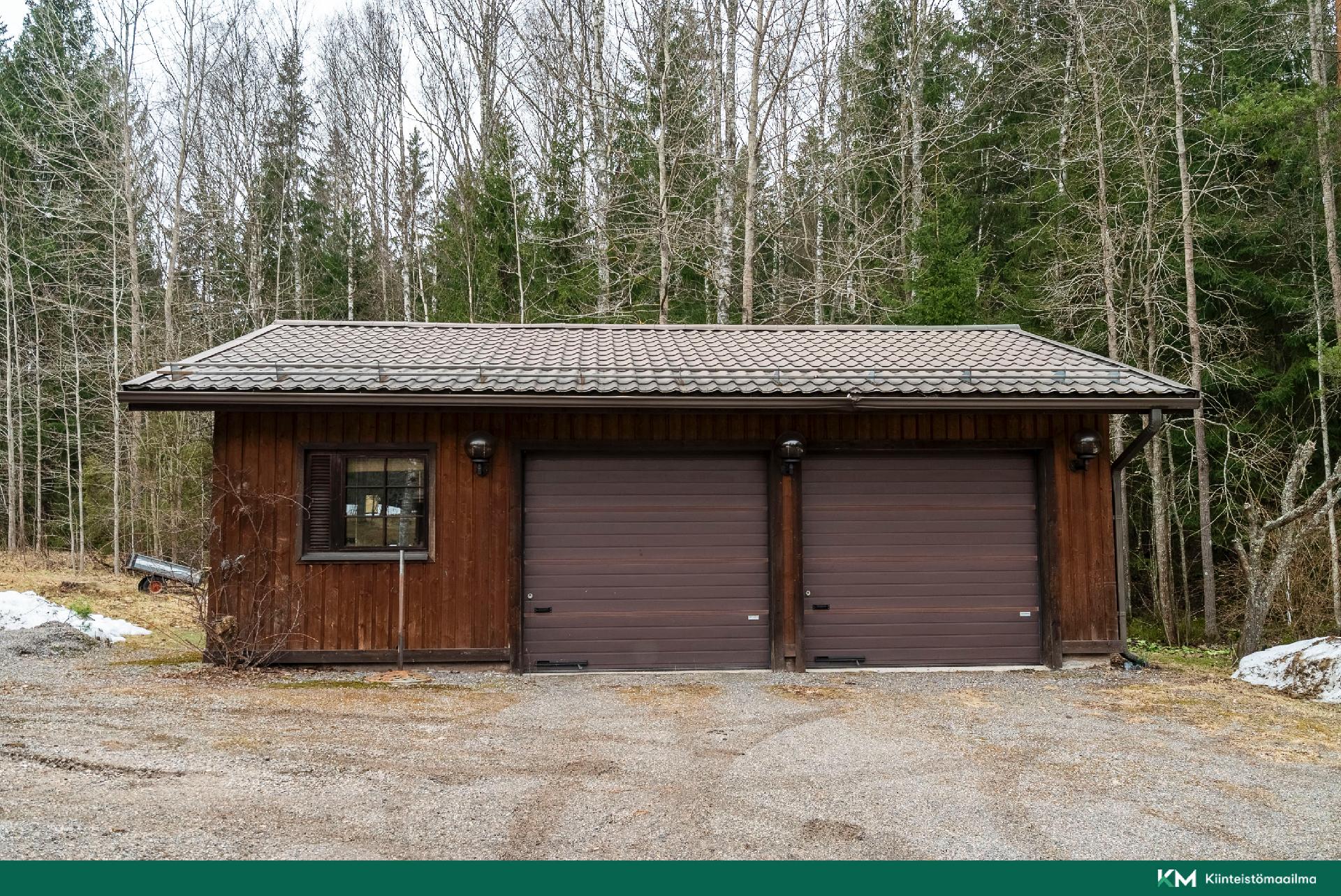 Kahden auton autotalli