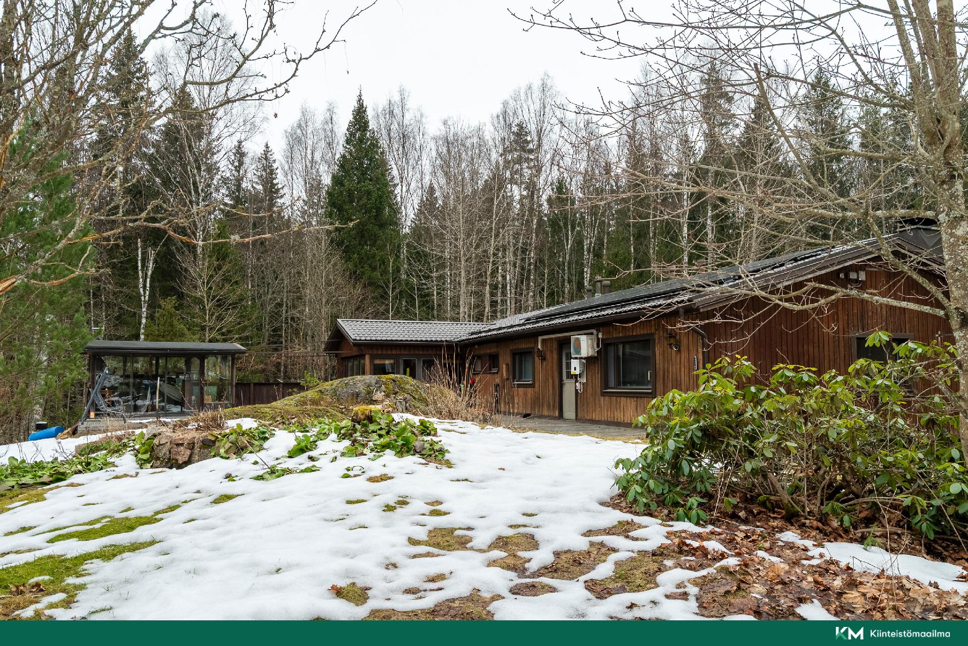 Takapihalta talon suuntaan