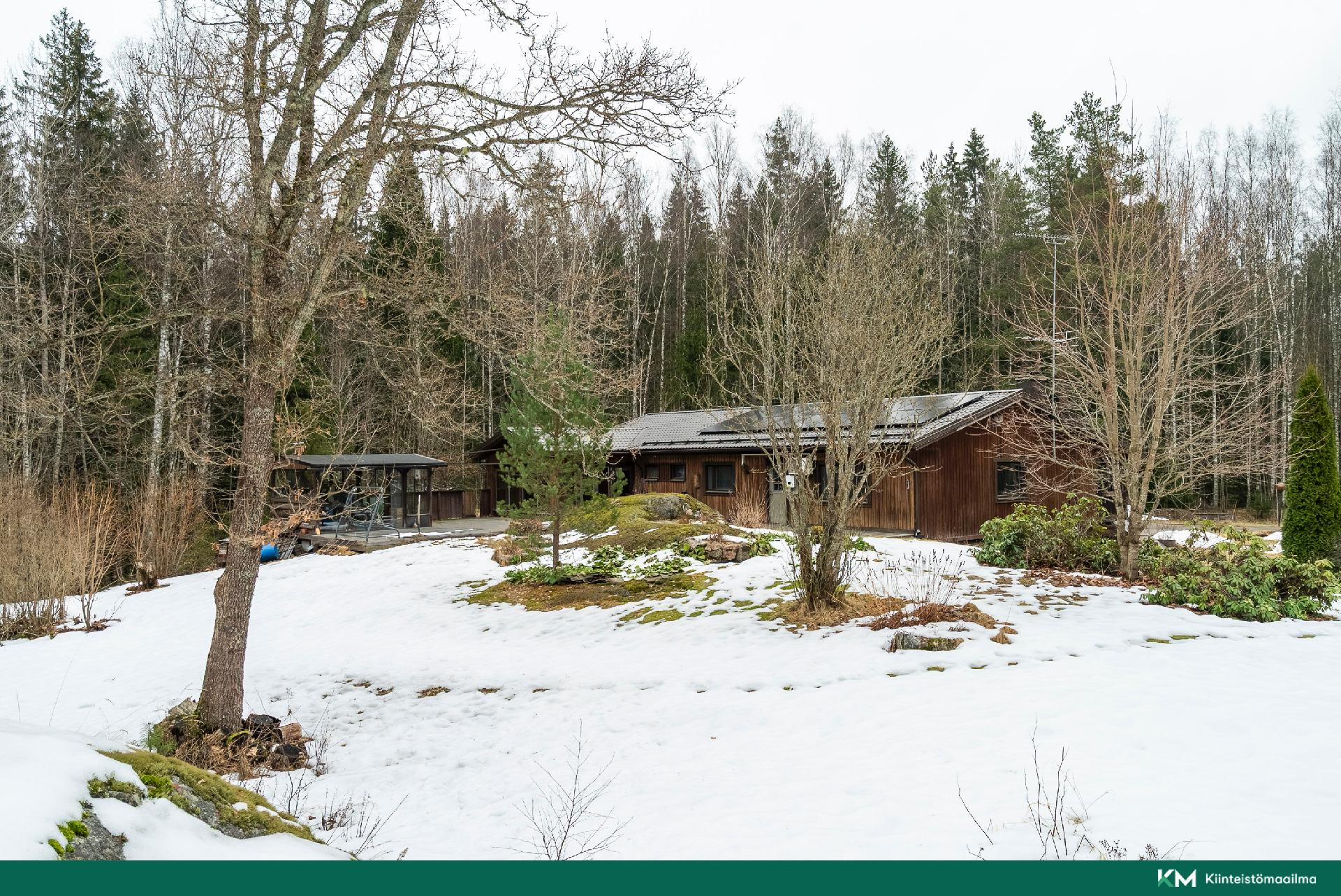 Takapihalta talon suuntaan