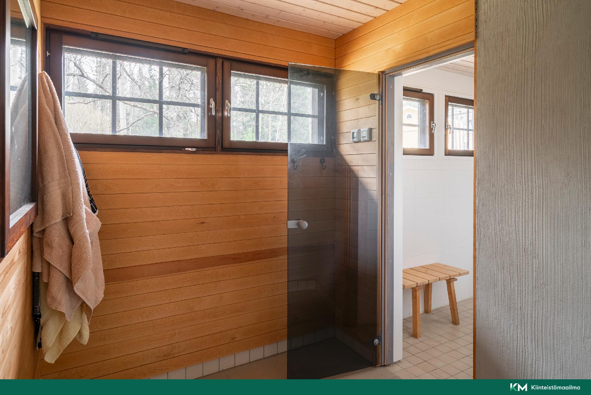 Saunarakennuksen pukutila