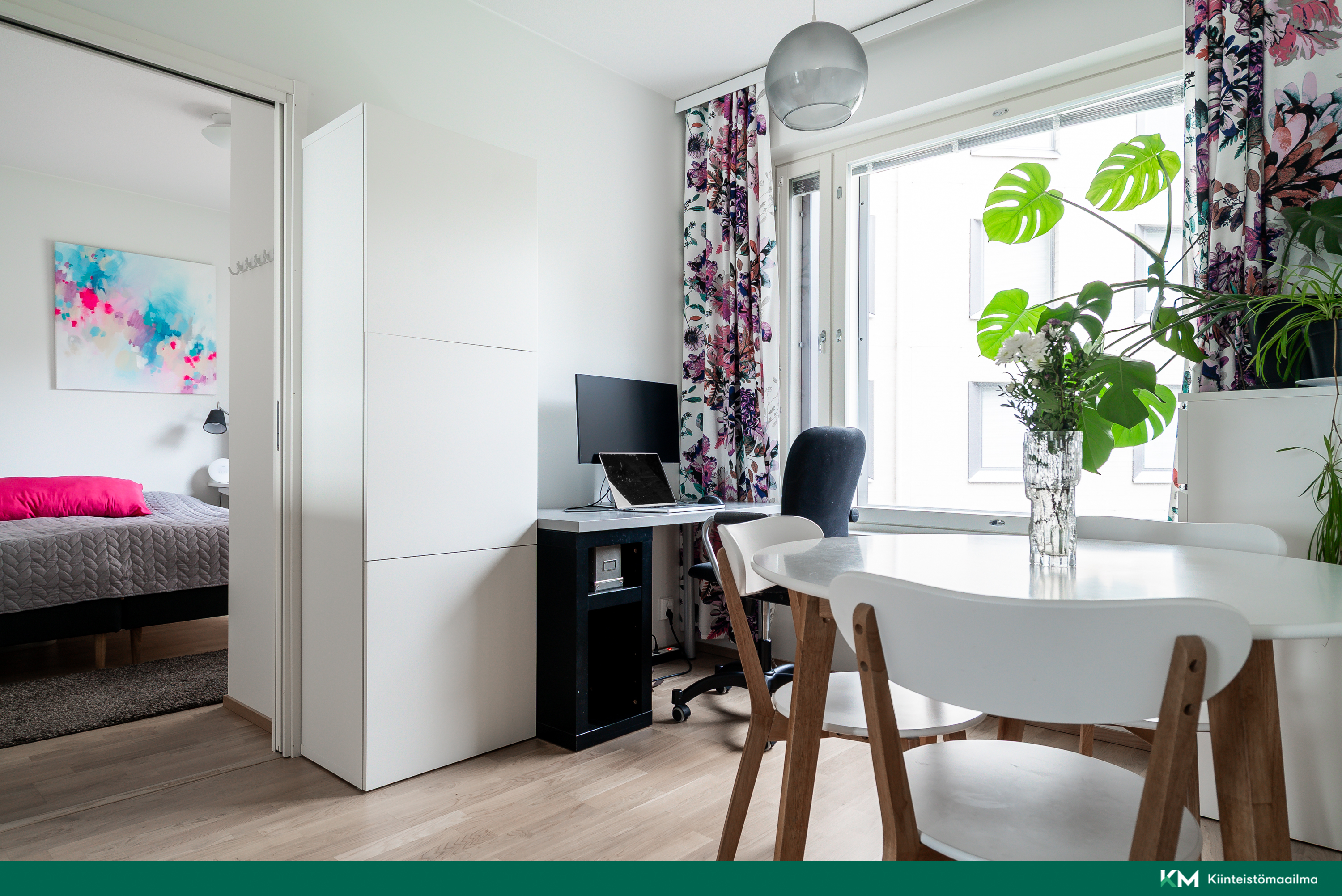 Välitilassa tilaa vaikka työpisteelle