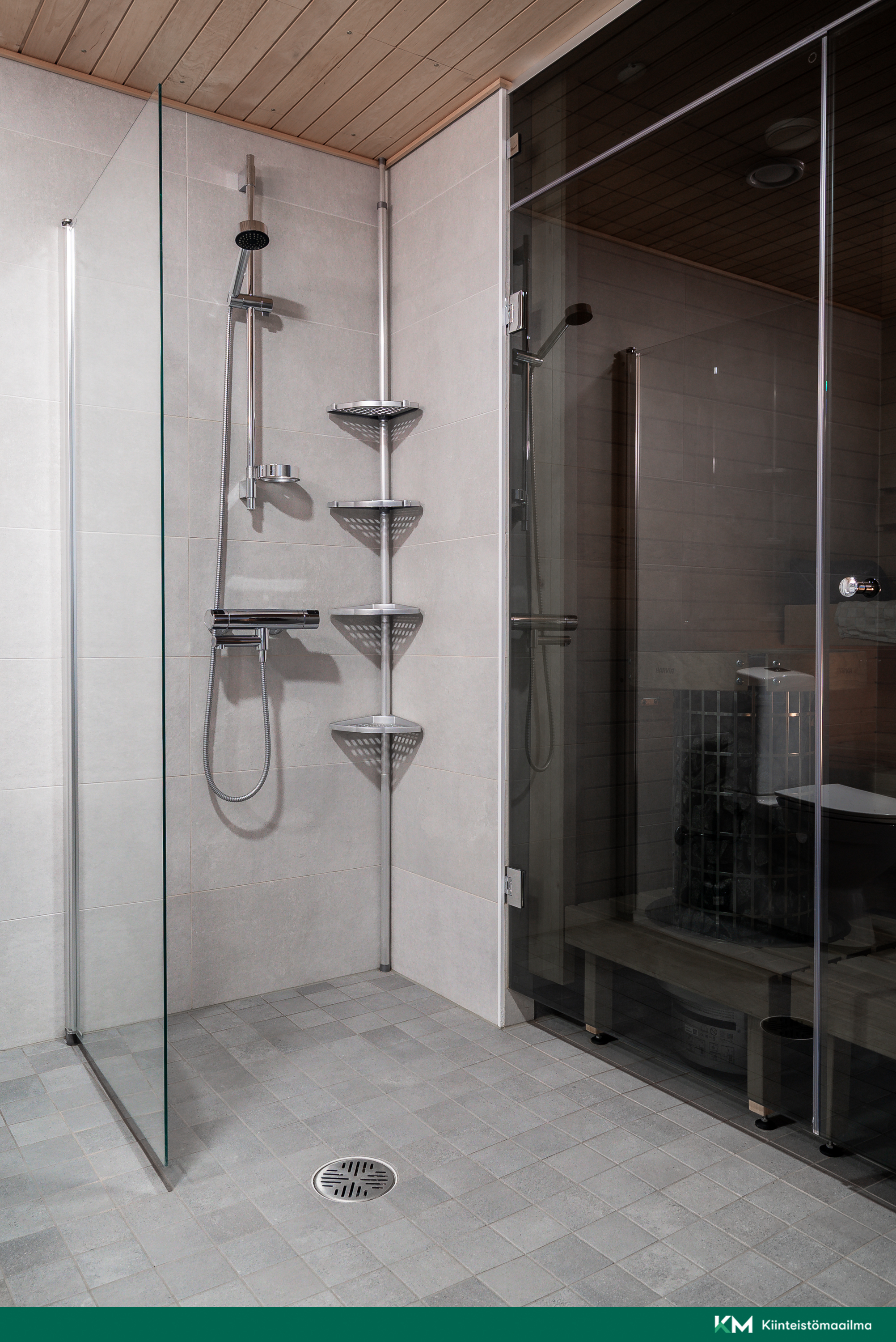 Kylpyhuoneen yhteydessä myös oma sauna