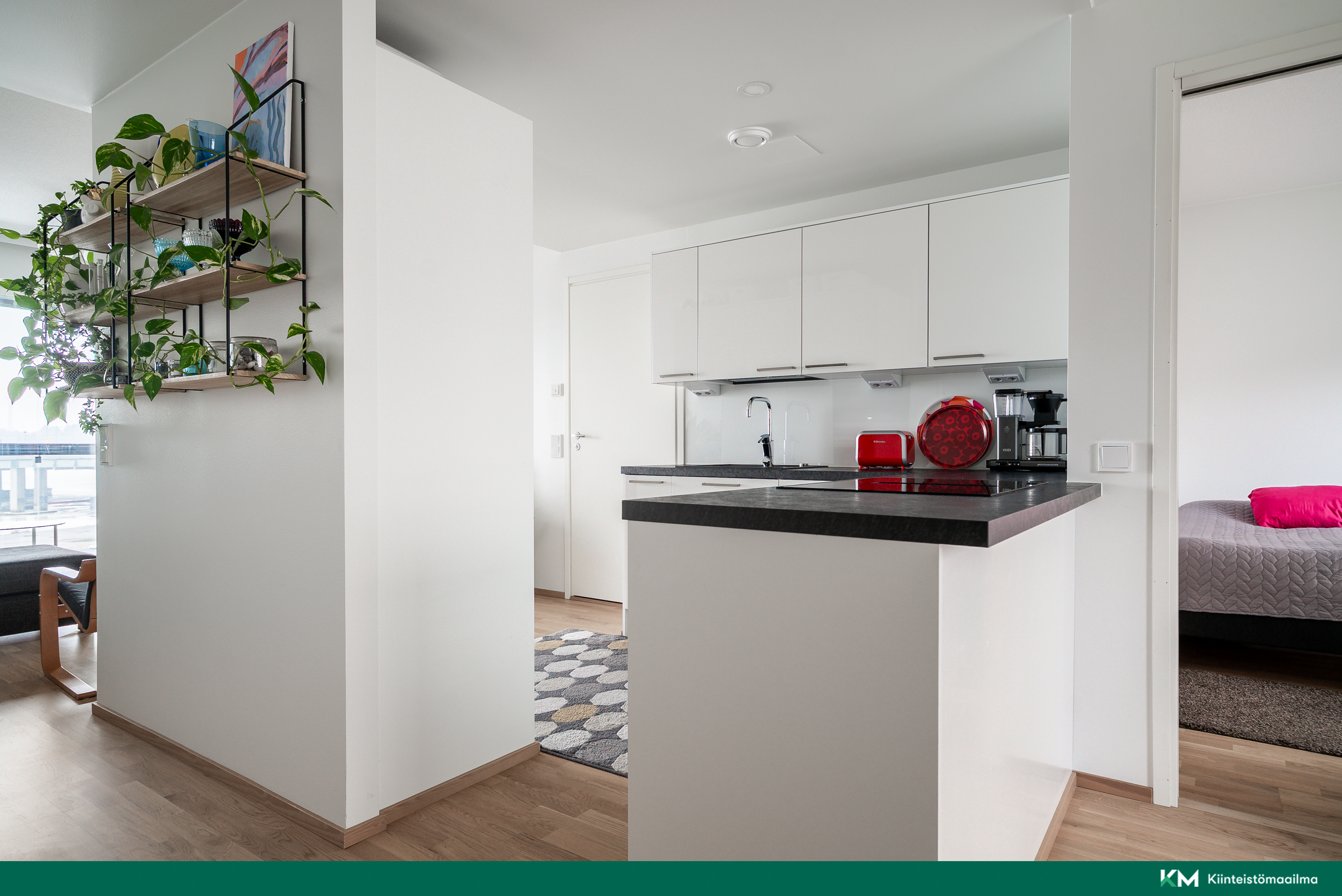 Eteisestä keittiöön