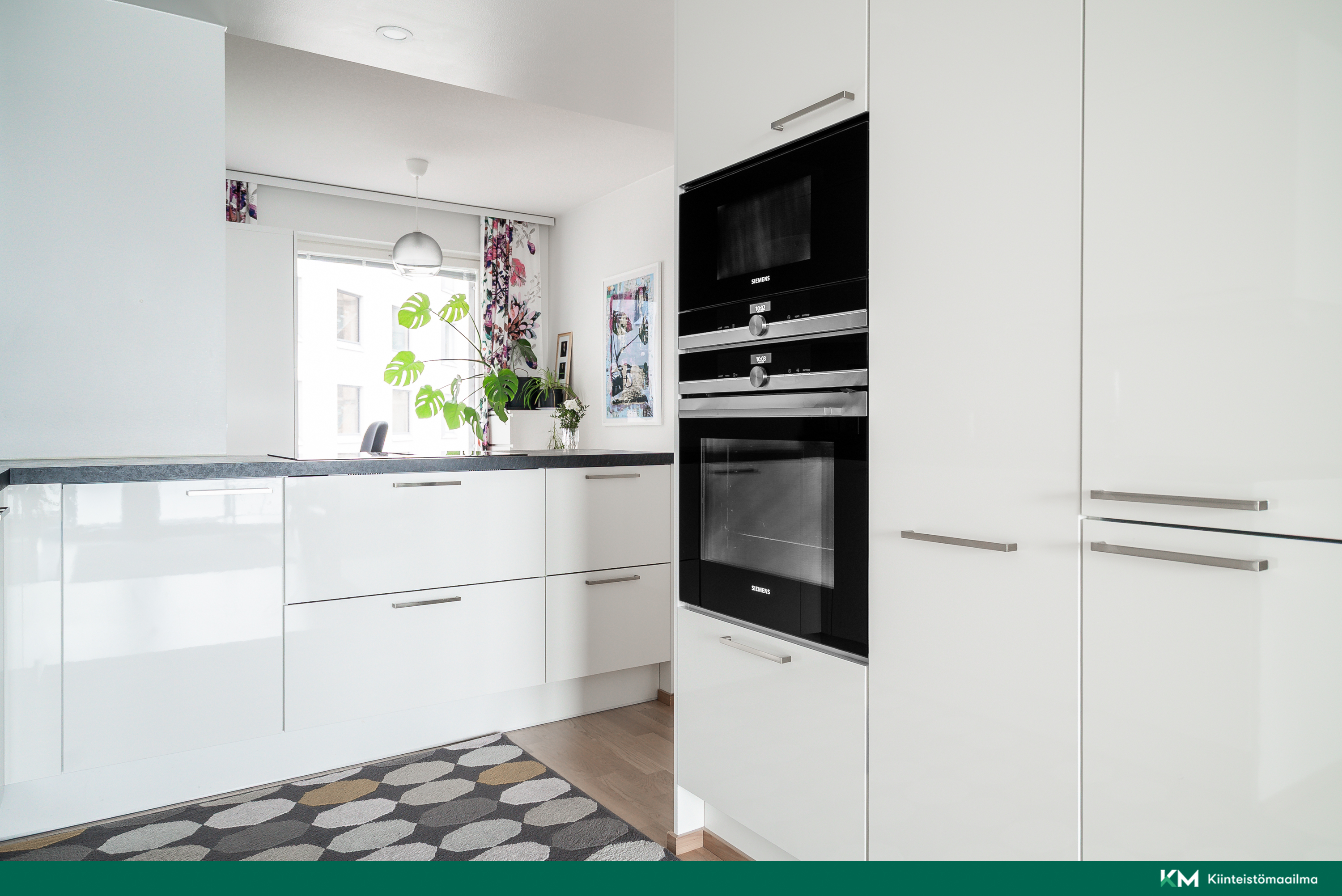 Keittiön näkymää sisäpihan suuntaan