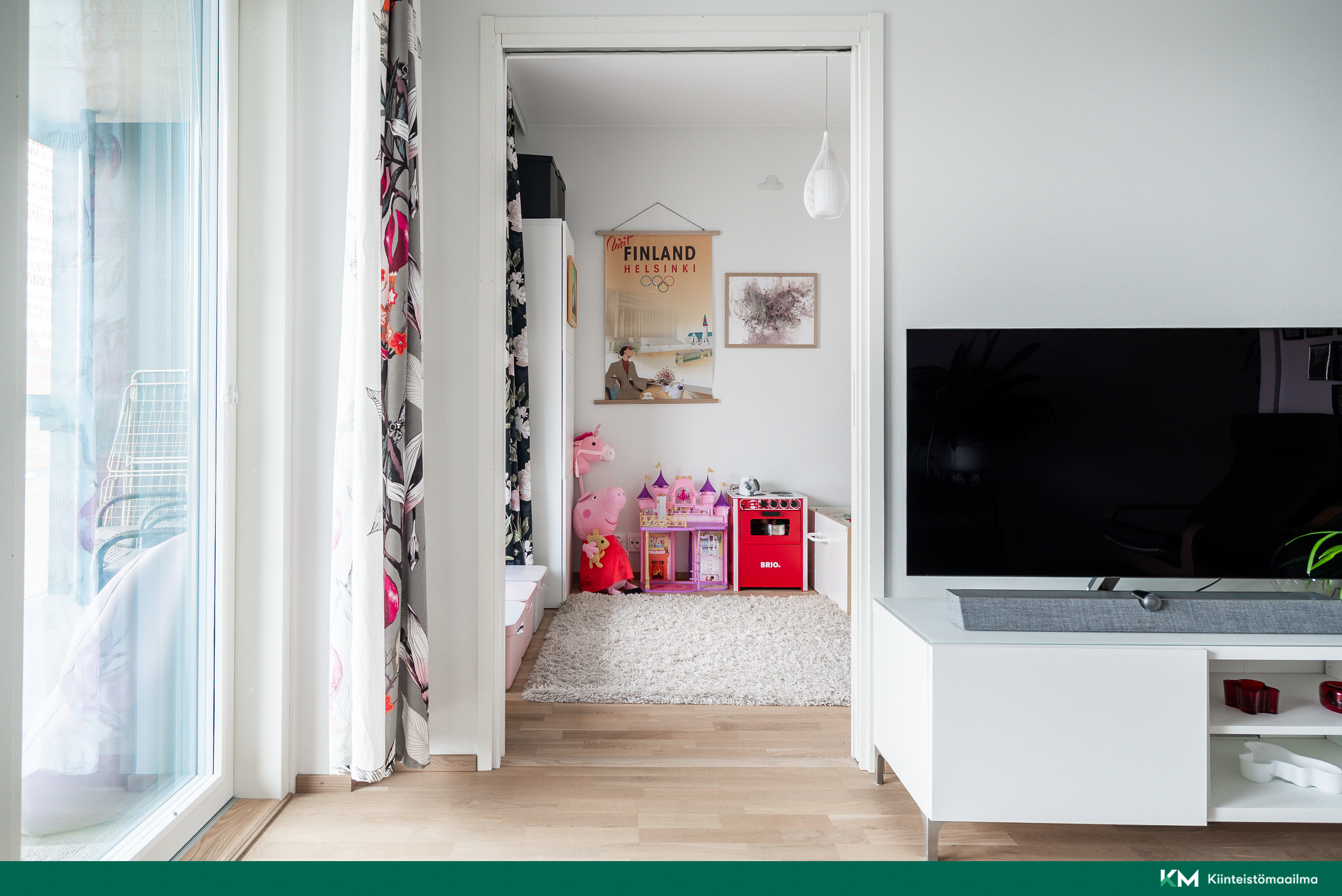 Pikkumakkari meren puolella