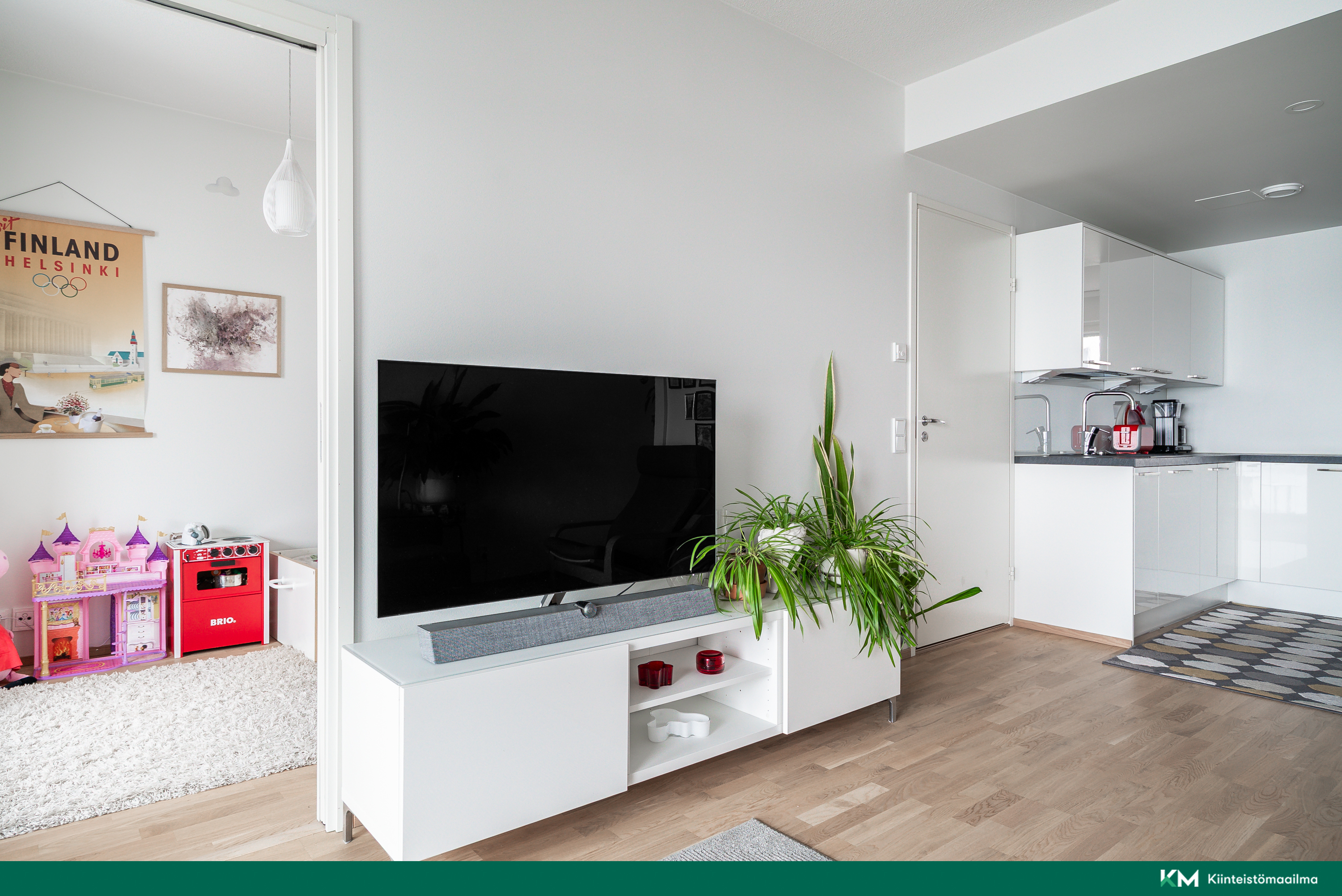 Olohuoneesta pikku makuuhuoneeseen