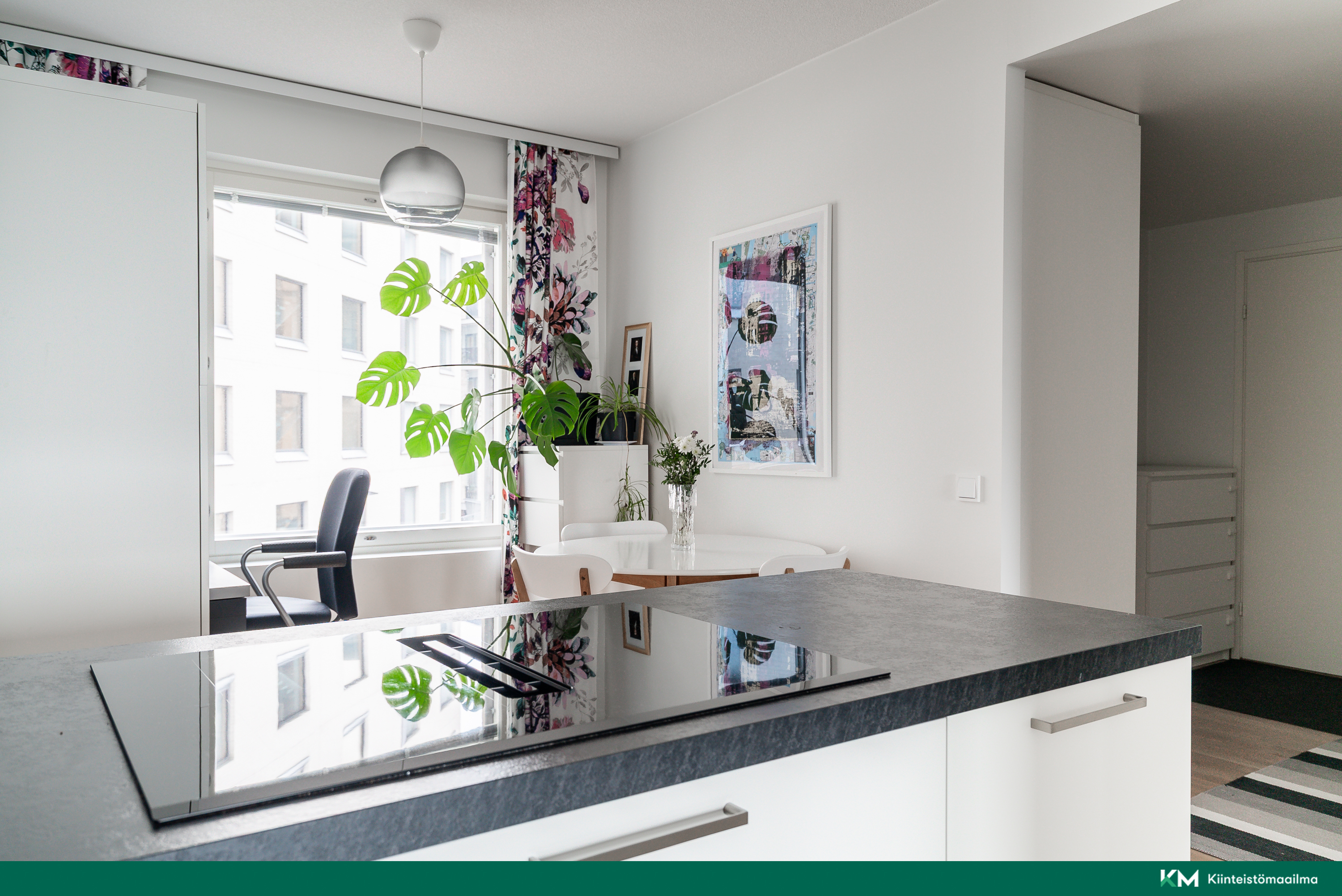 Uusitussa induktioliedessä liesituuletin