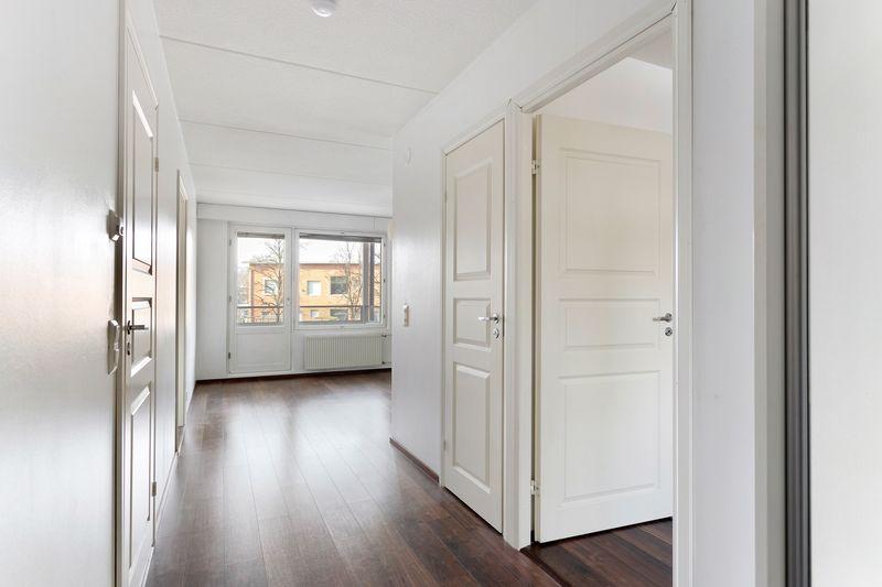 Renginpolku 8, Malminkartano, Helsinki