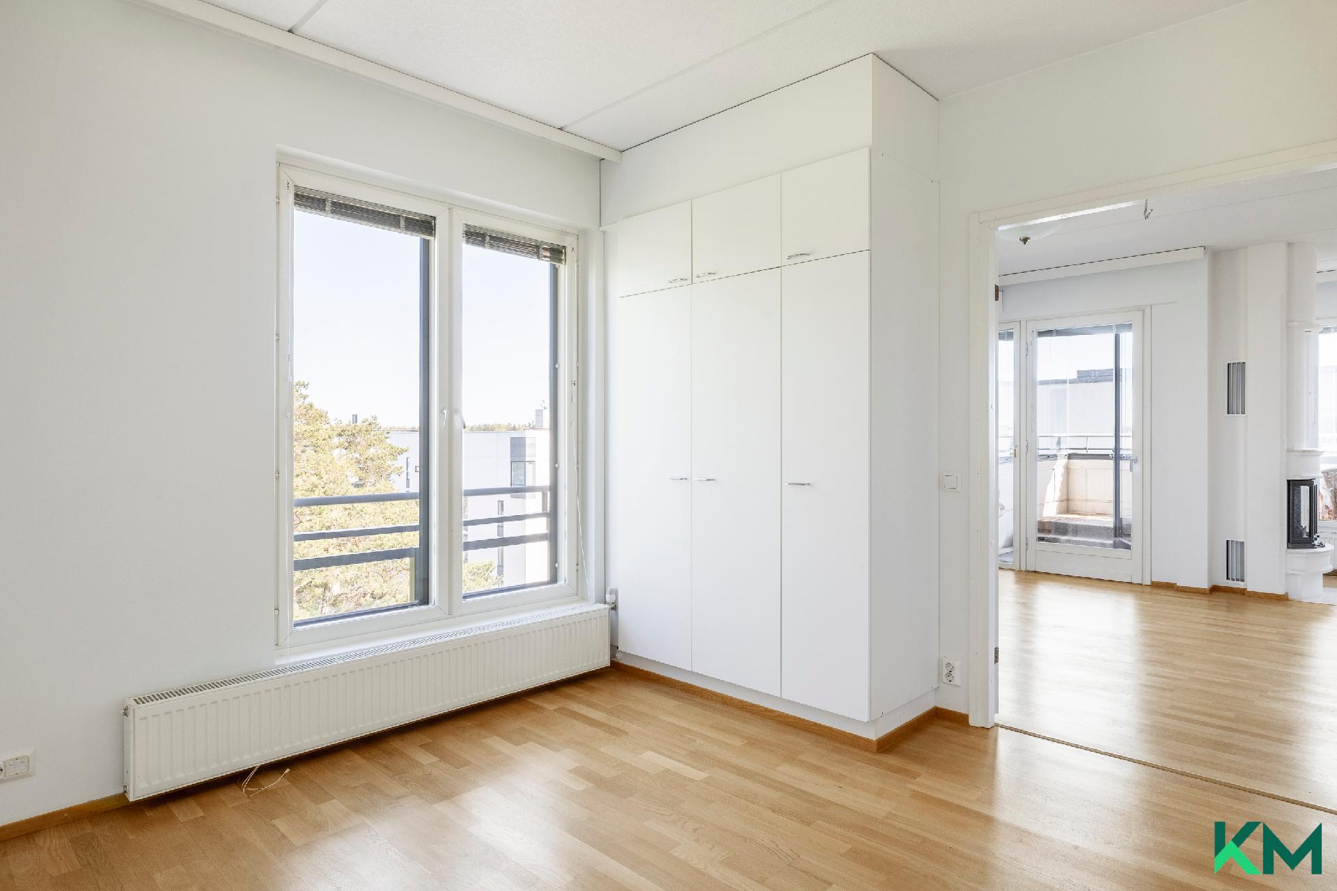 Näkymää useaan eri ilmansuuntaan