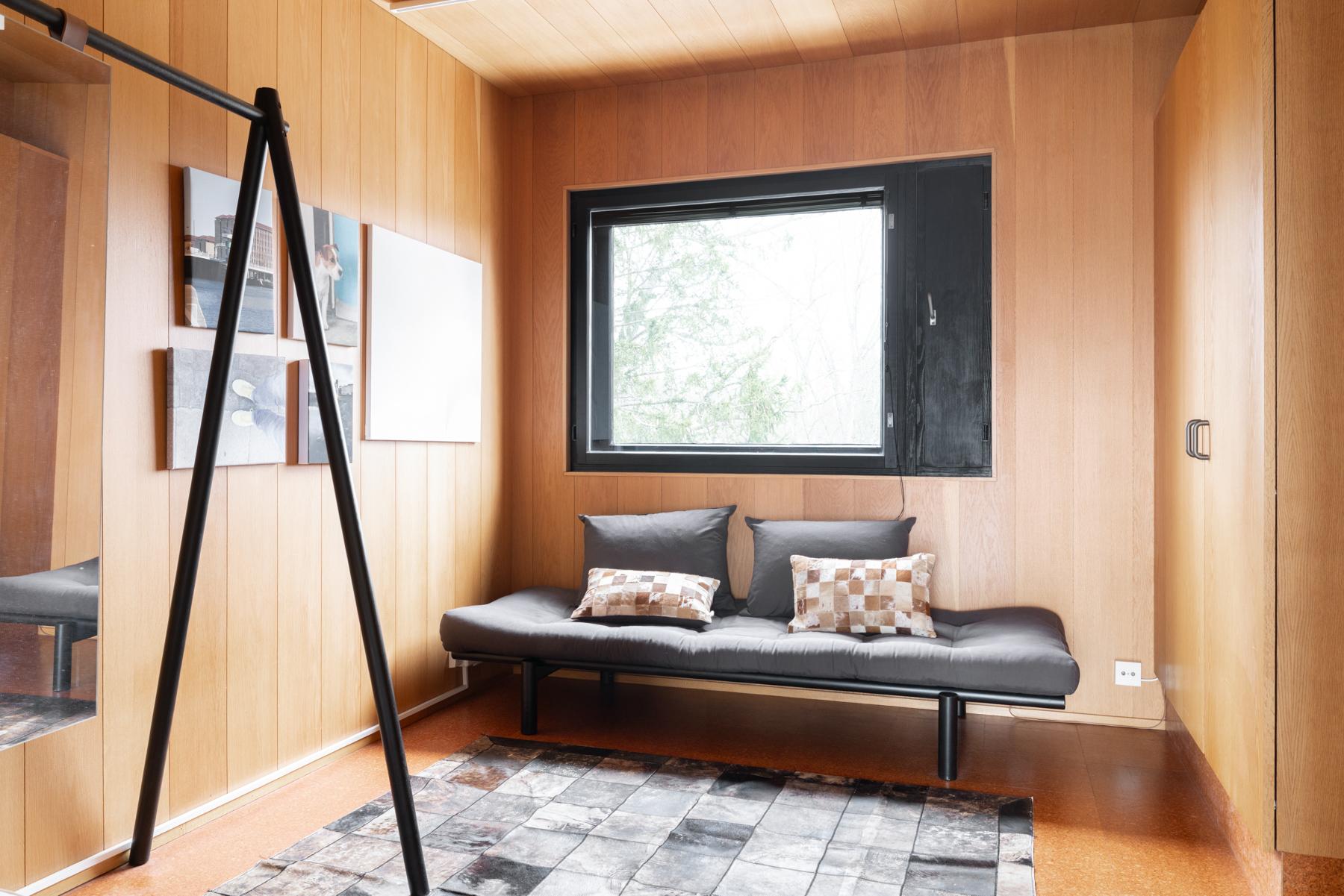 Yläkerran makuuhuone 2