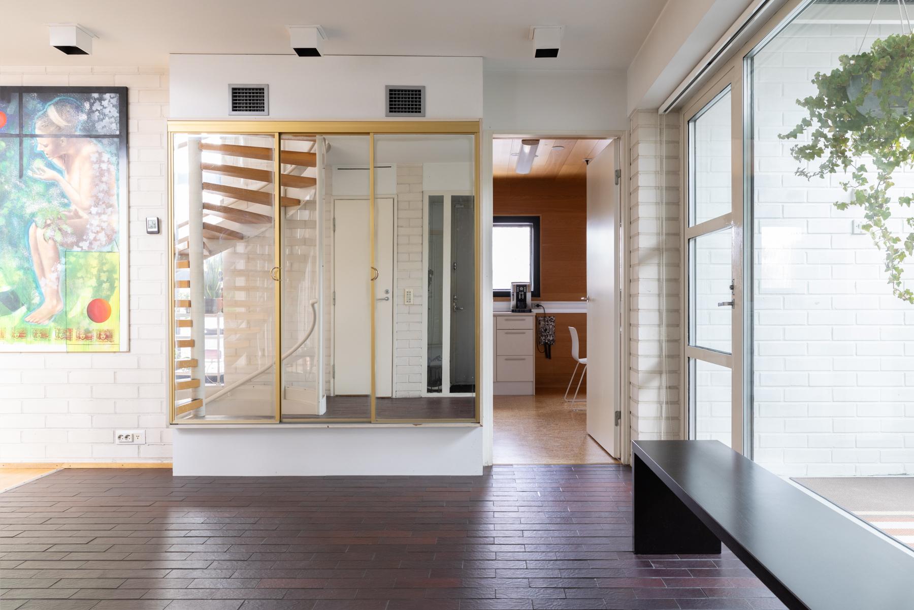 Keskikerroksen eteinen