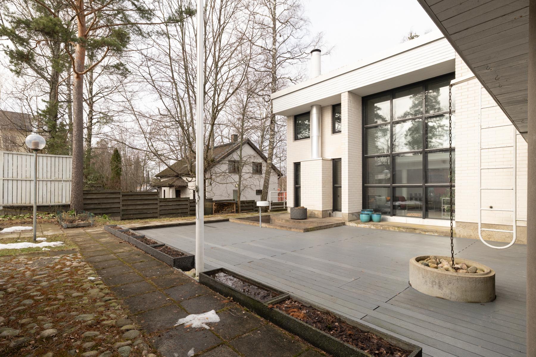 Etupihan näyttävää terassia