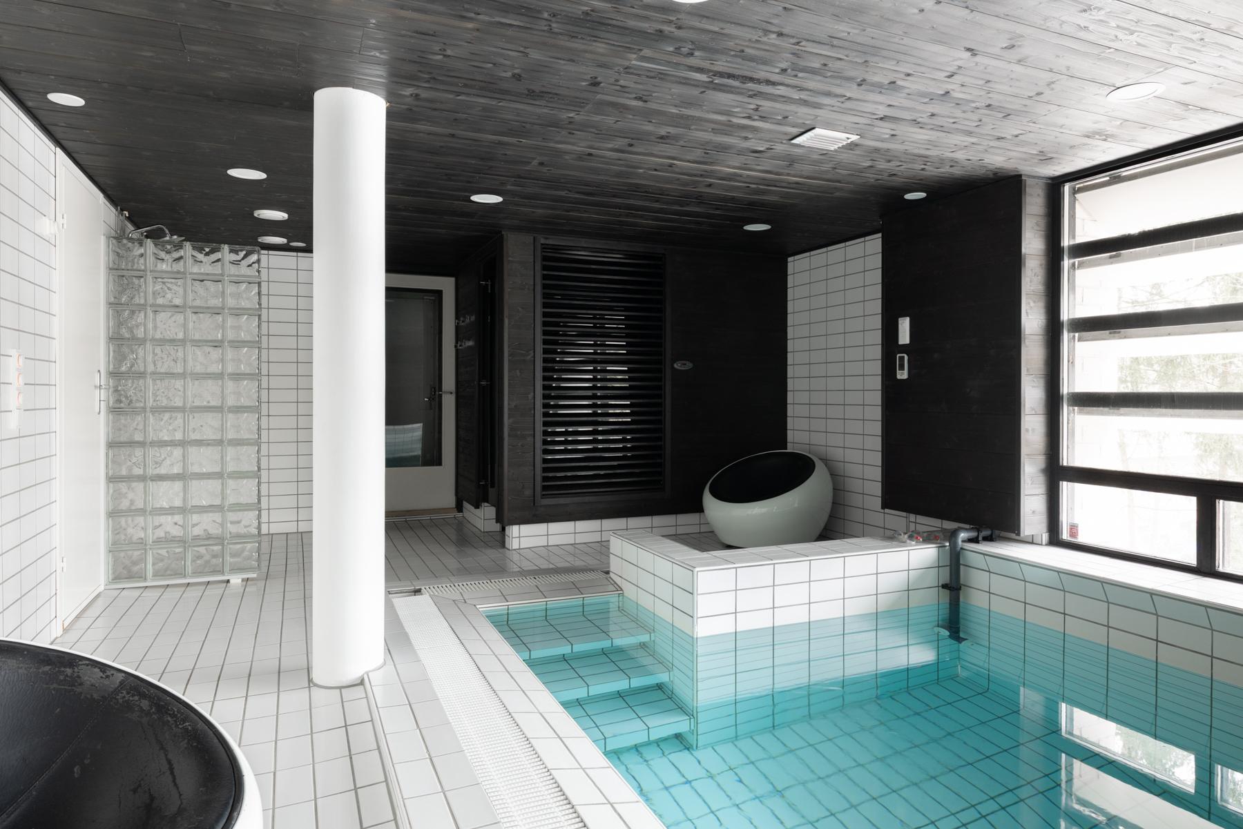 Alakerran uima-allasosasto