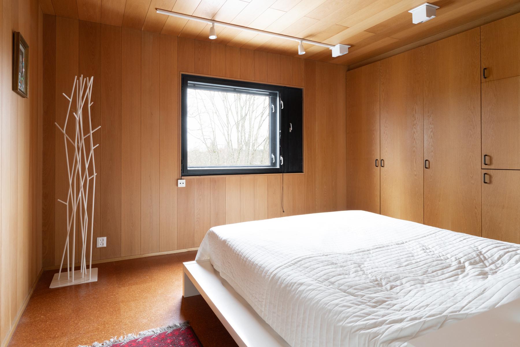 Yläkerran makuuhune 1