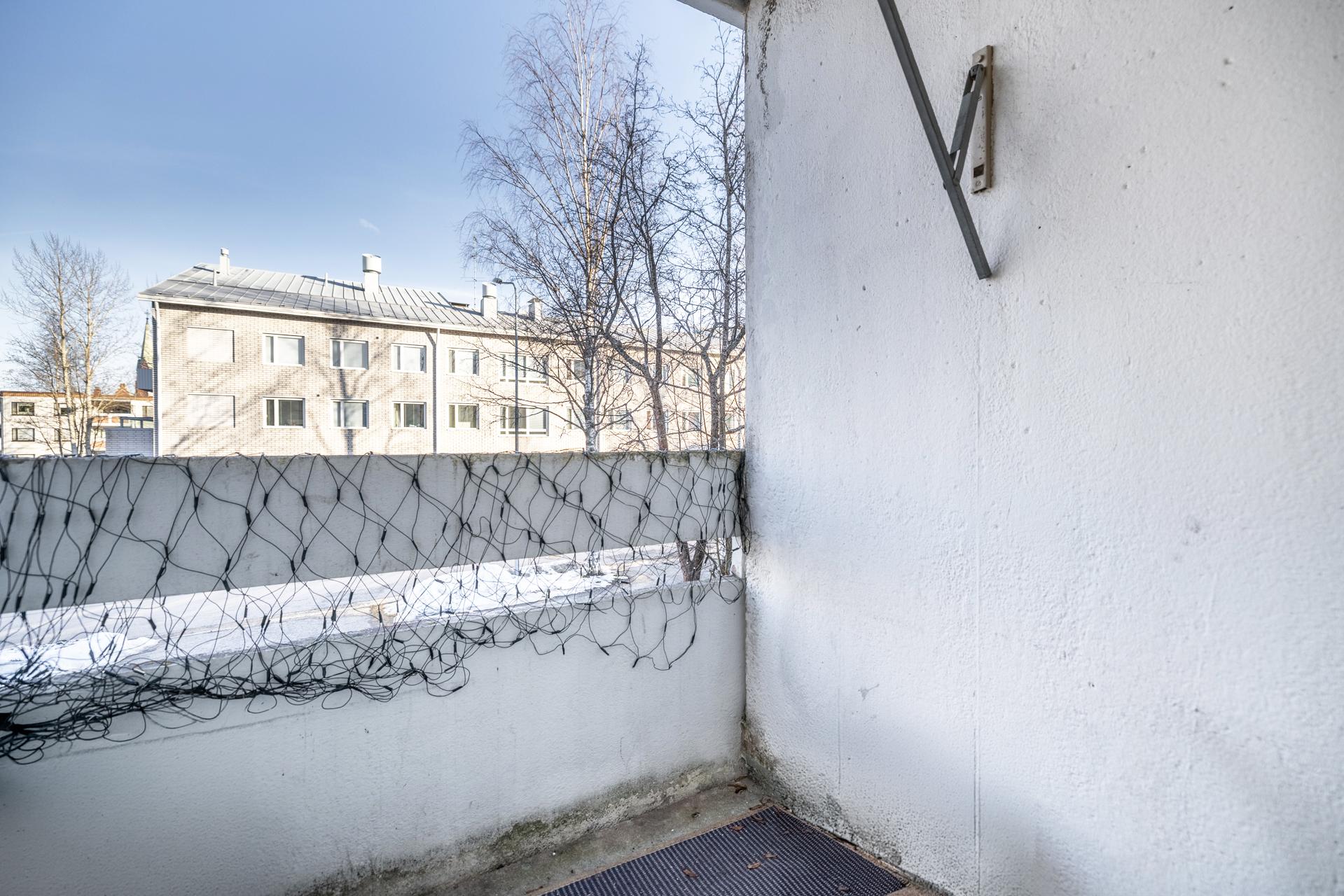 keittiöstä käynti parvekkeelle