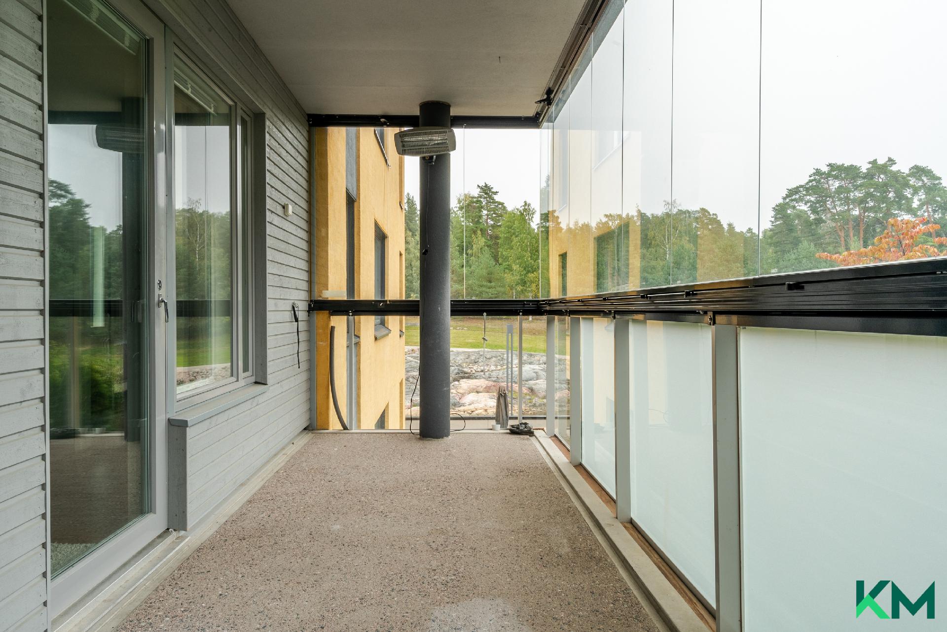 Parvekkeelta kanava näkymät