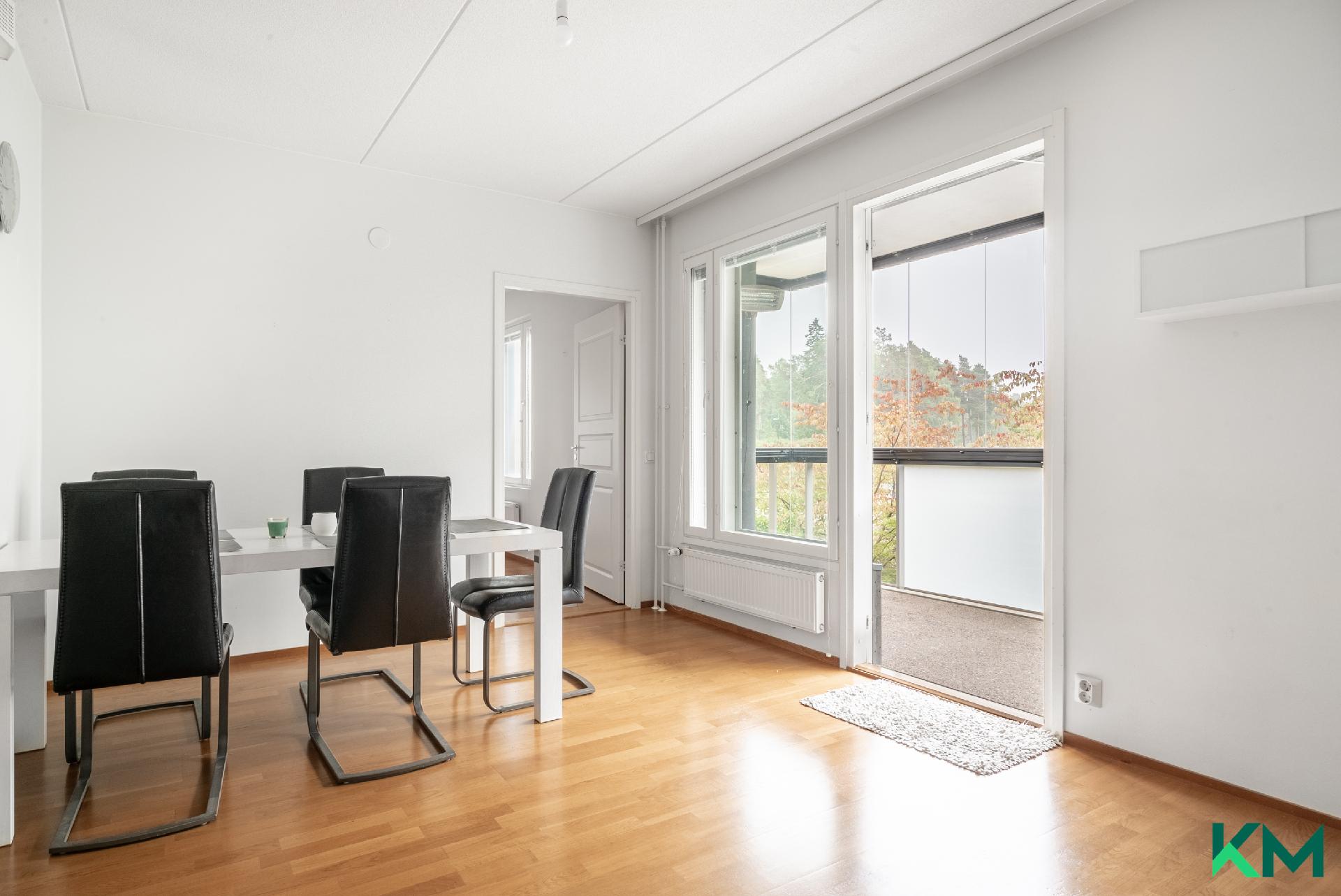 Olohuoneesta näkymä myös kanavalle