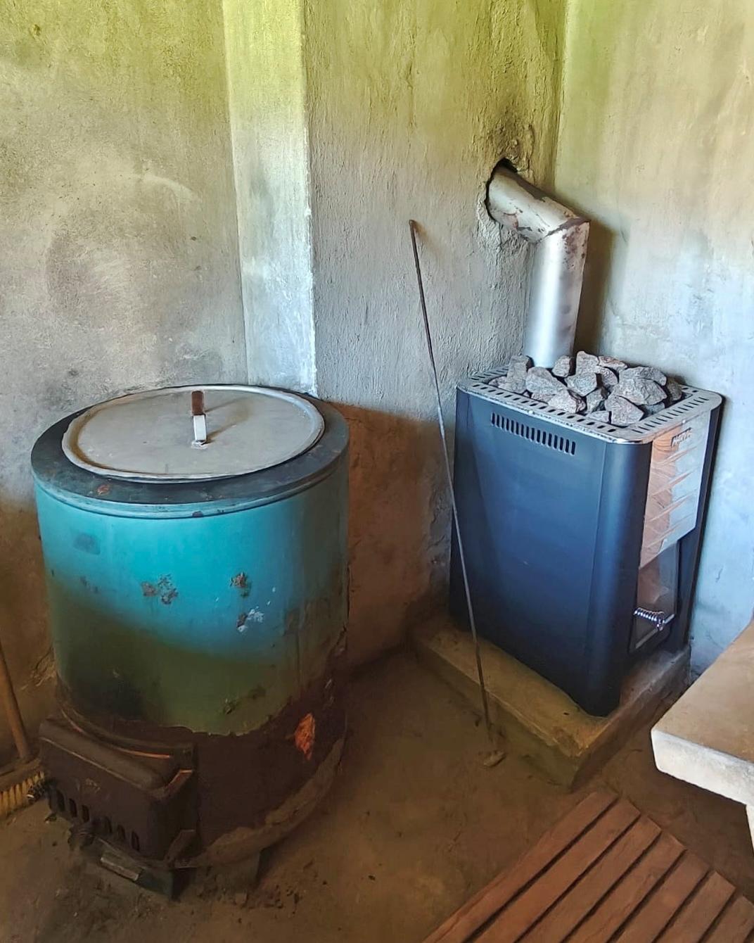 puulämmitteiset kiuas ja vesipata