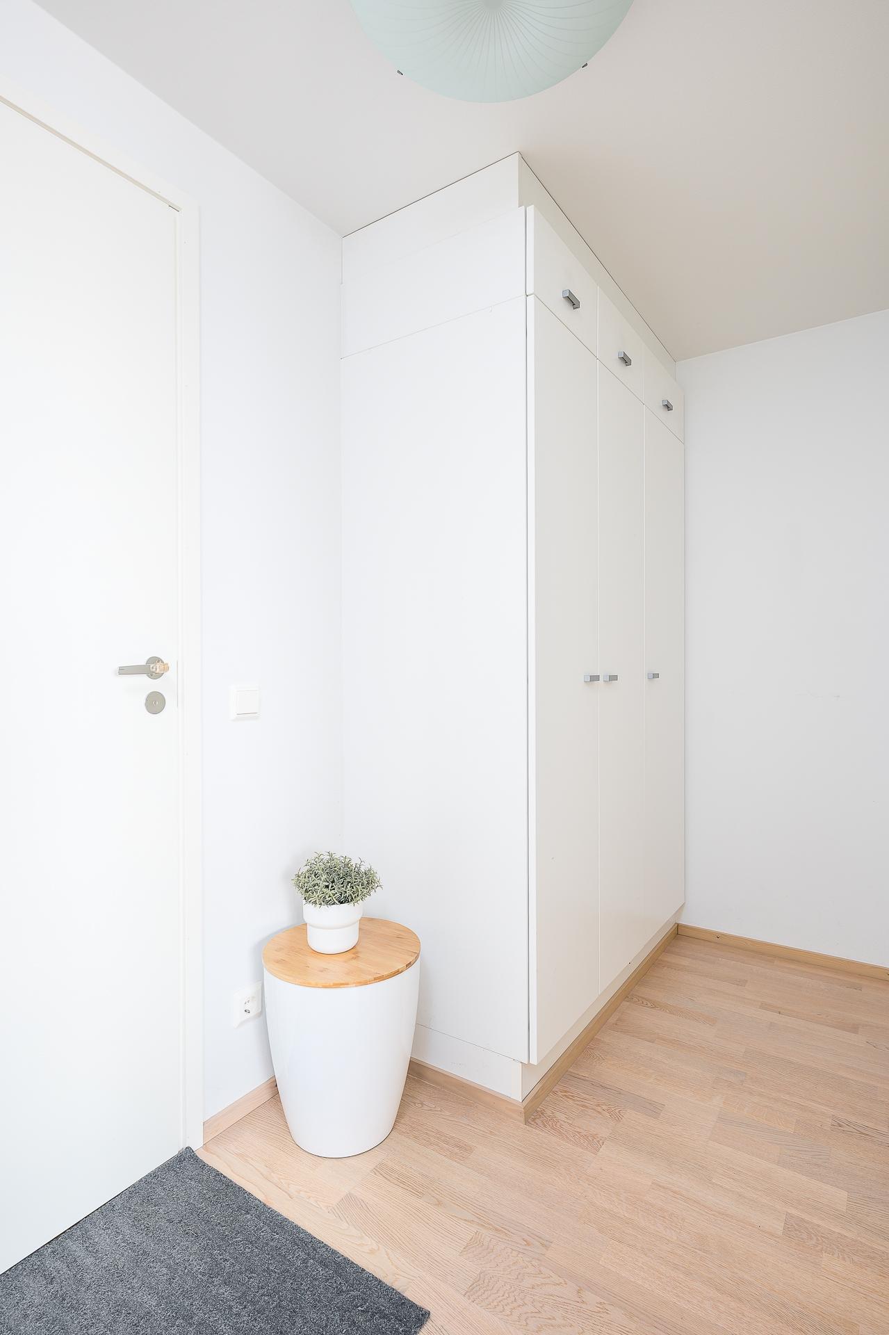 Lisäsäilytys 3kpl kaappeja