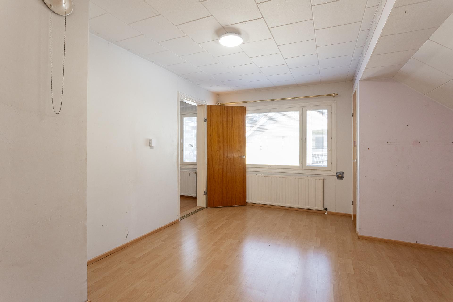 Yläkerran makuuhuone 3