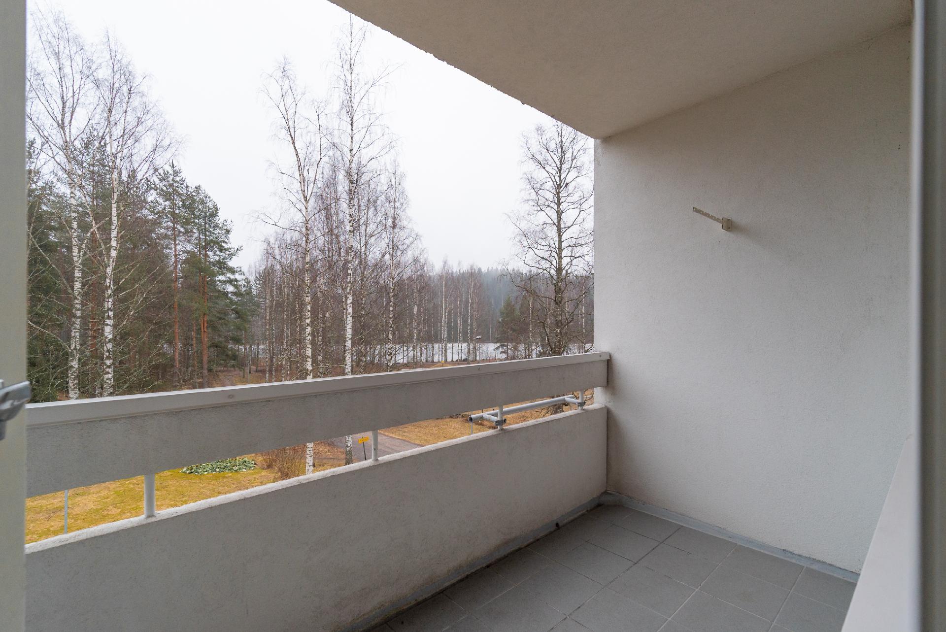 parveke, lampikin siintää