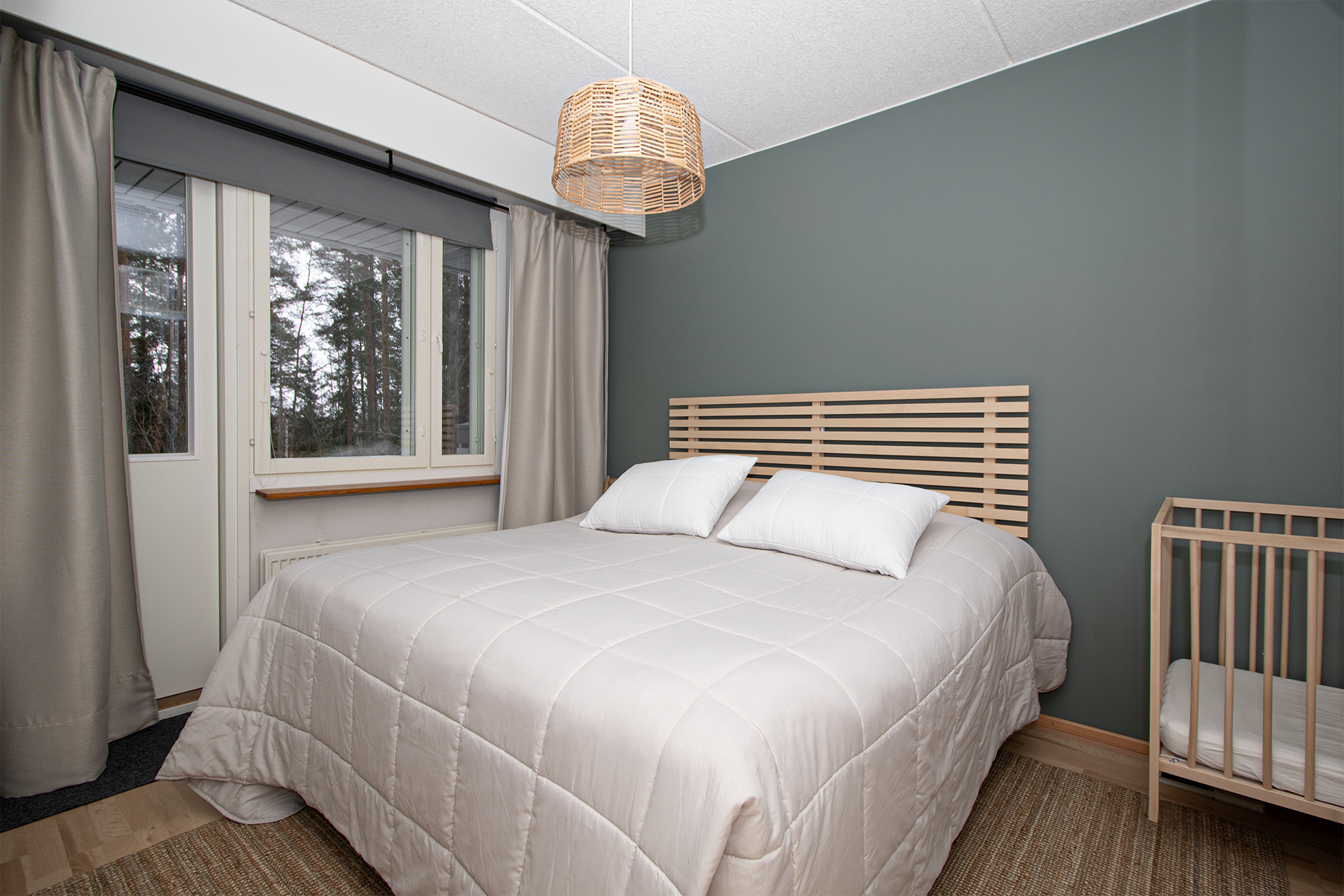 Alakerran makuuhuone