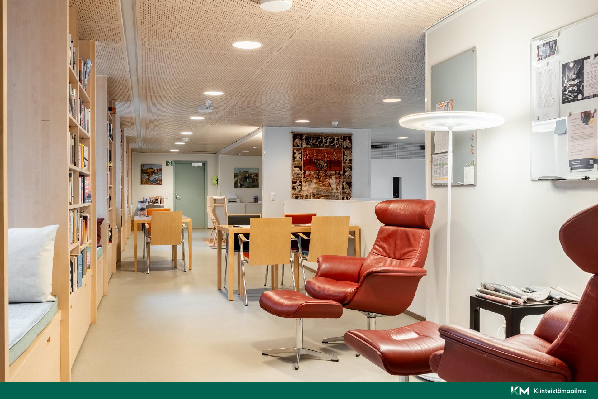 Asukkaiden kirjasto ja loundge-tila