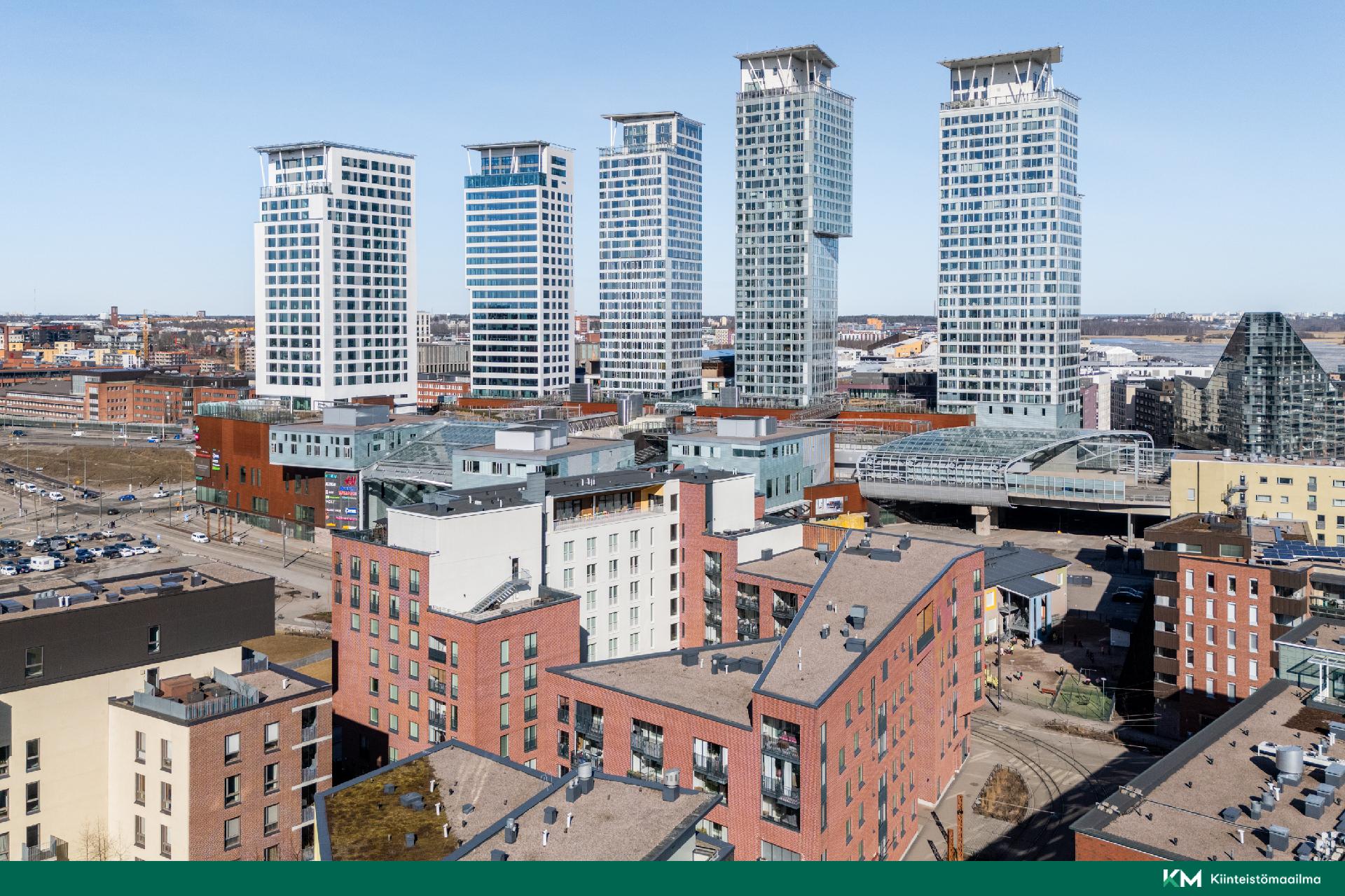 Redin kauppakeskuksen palveluiden äärellä