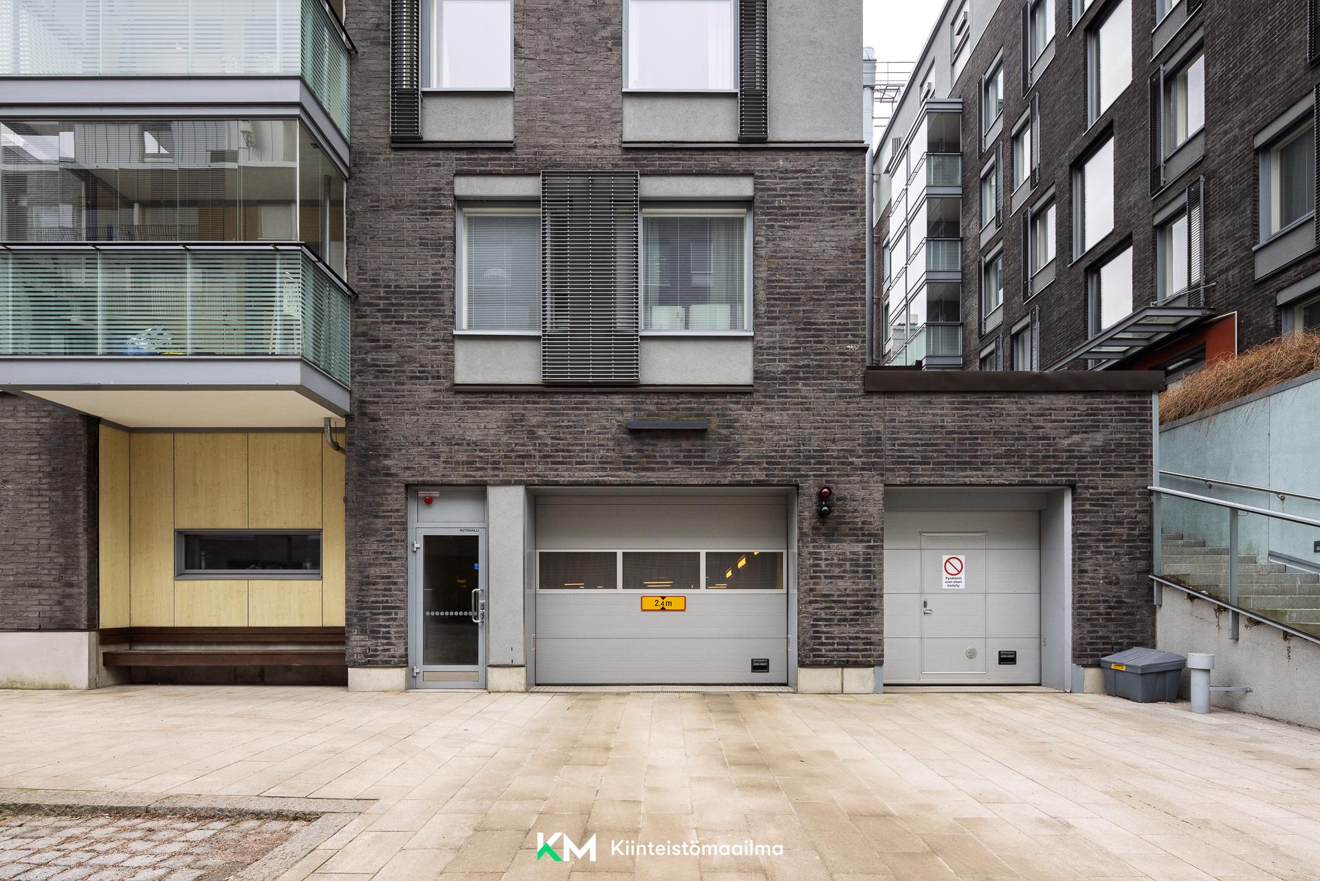 Käynti parkkihalliin