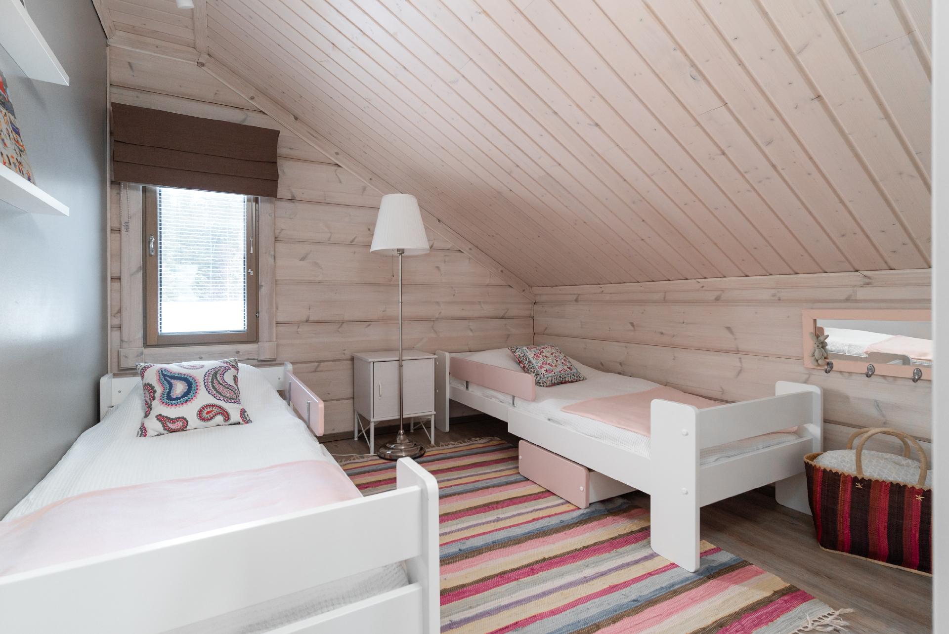 makuuhuone yläkerrassa