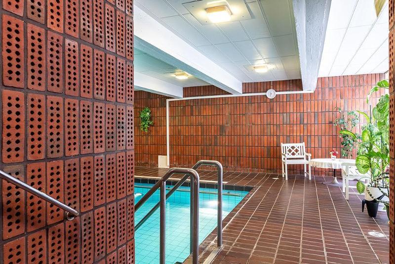 taloyhtiön uima-allas