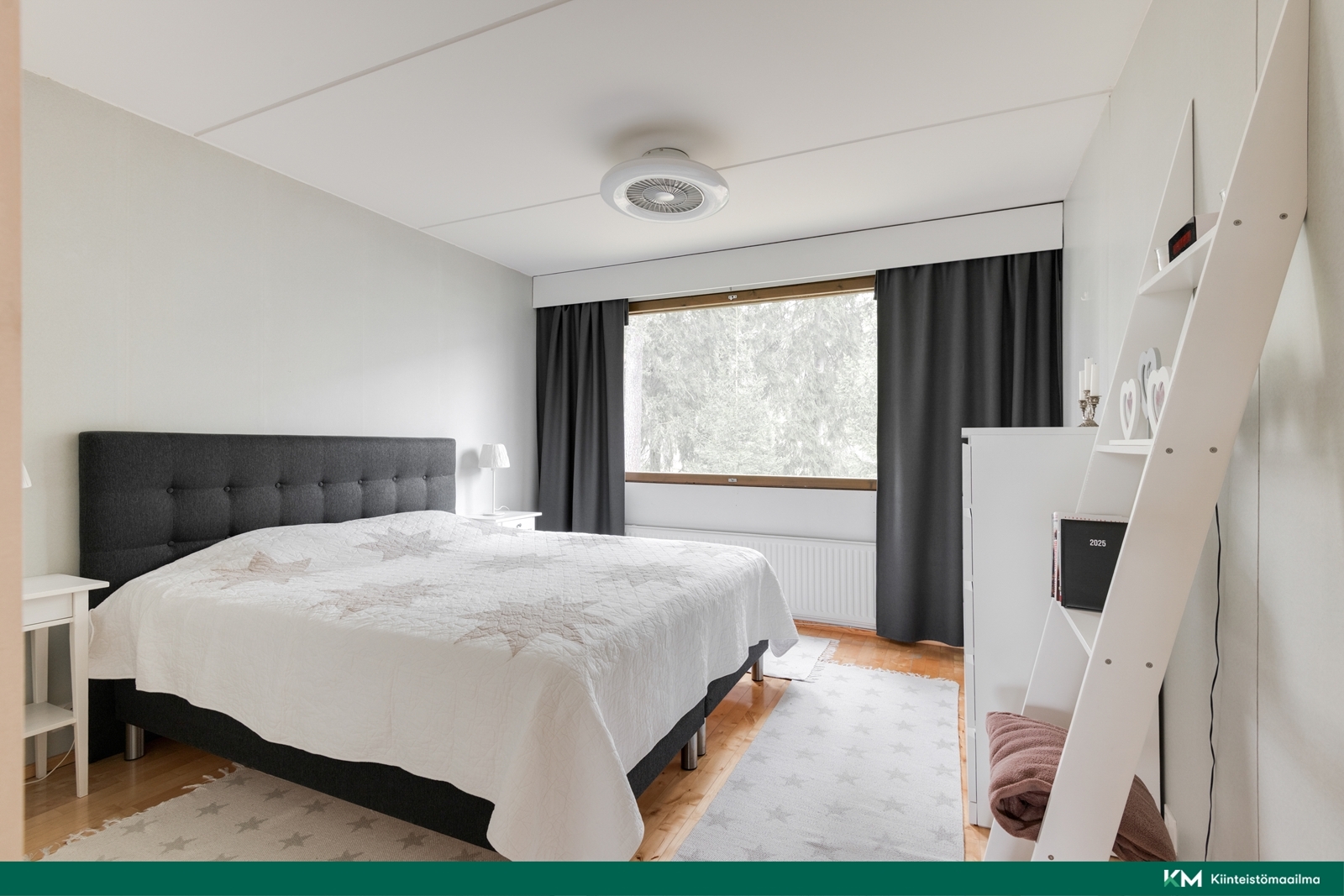 Yläkerran makuuhuone