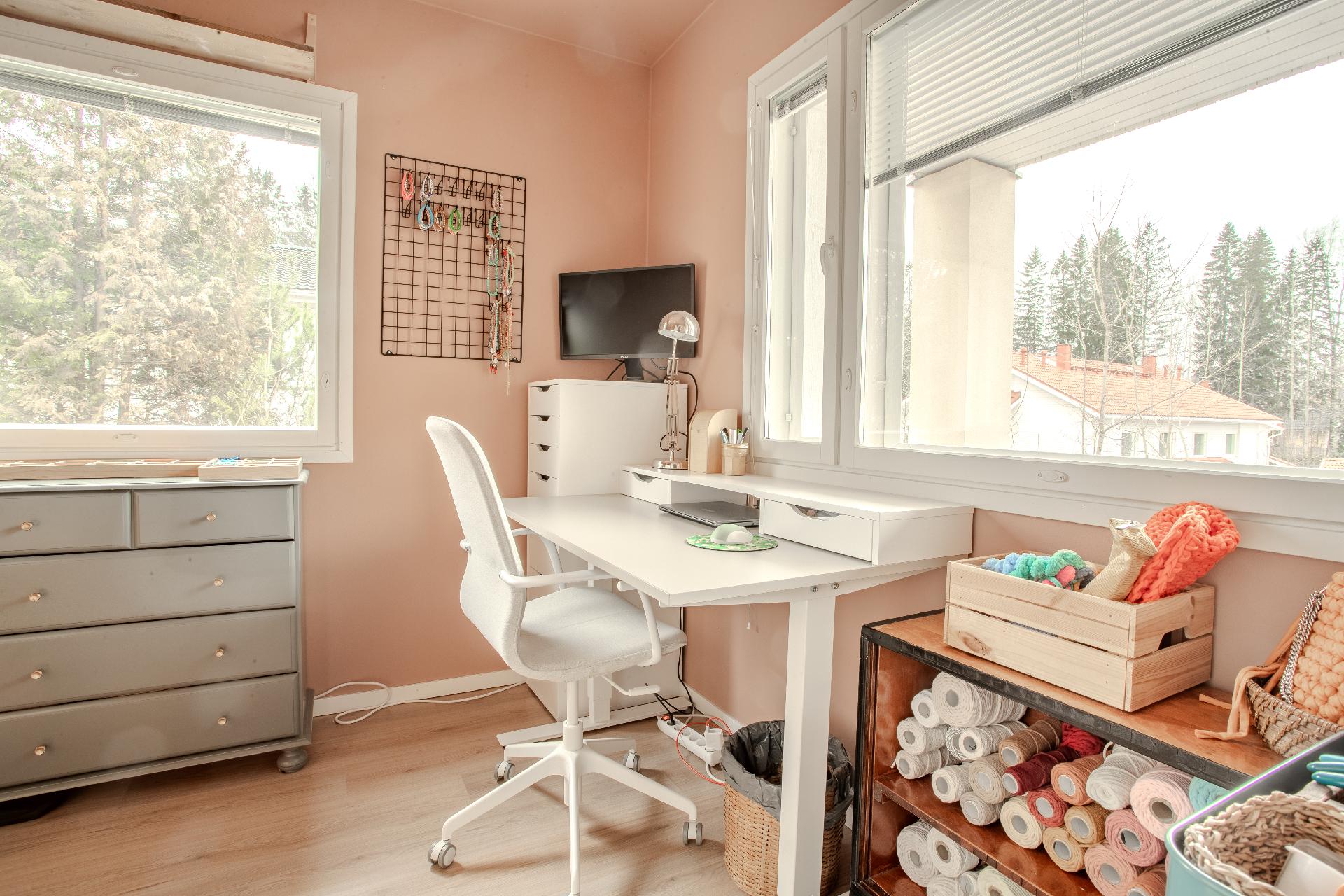 Työhuone / makuuhuone