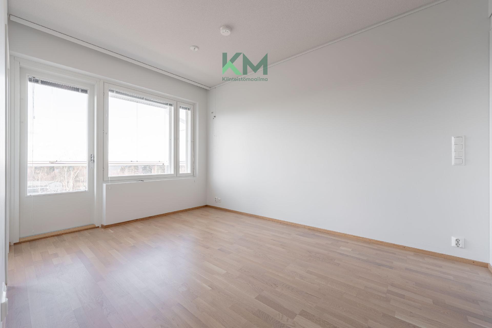 Olohuoneesta käynti parvekkeelle